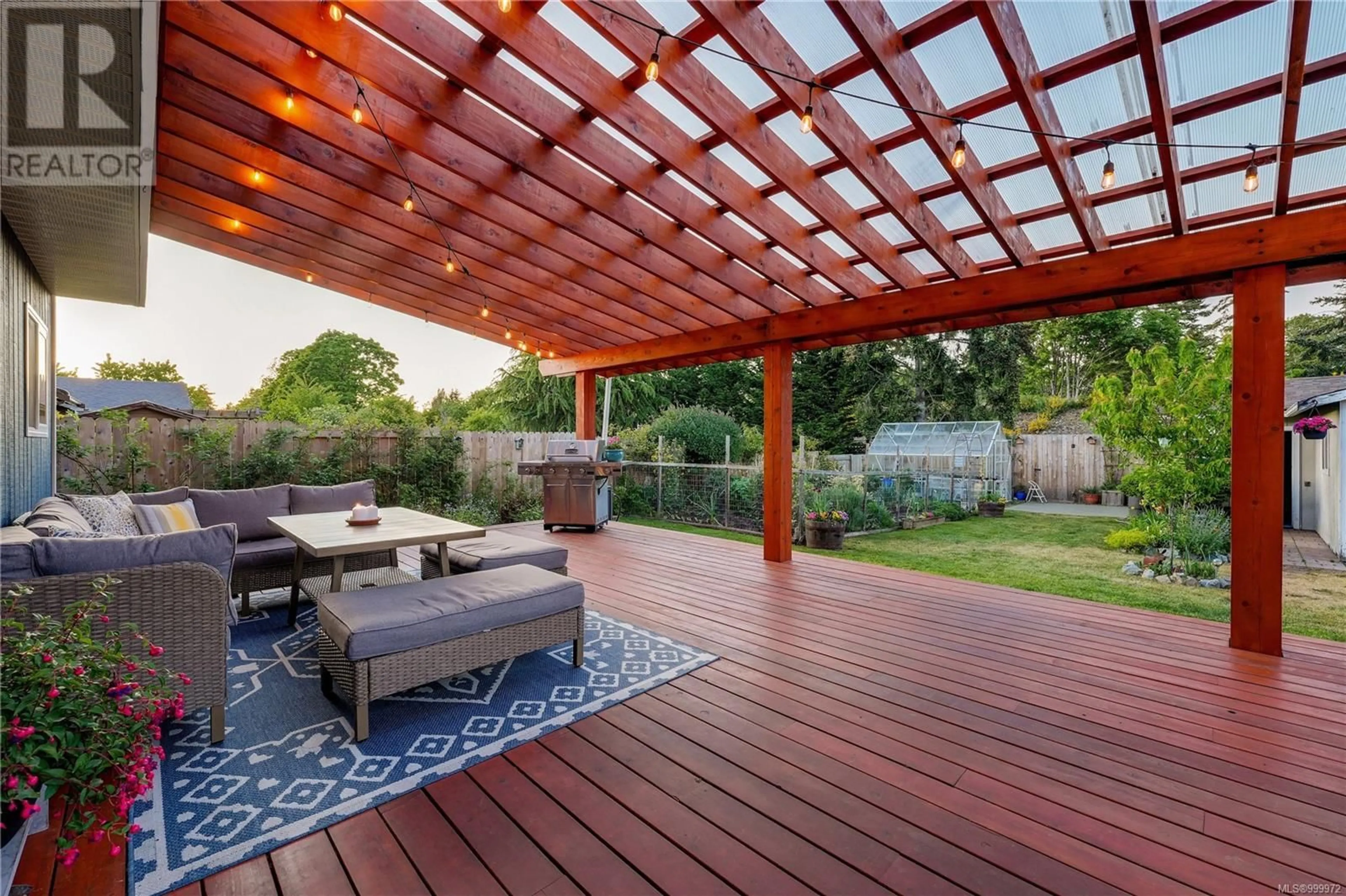 Patio, street for 337 GLENAIRLIE DRIVE, View Royal British Columbia V9B1K5