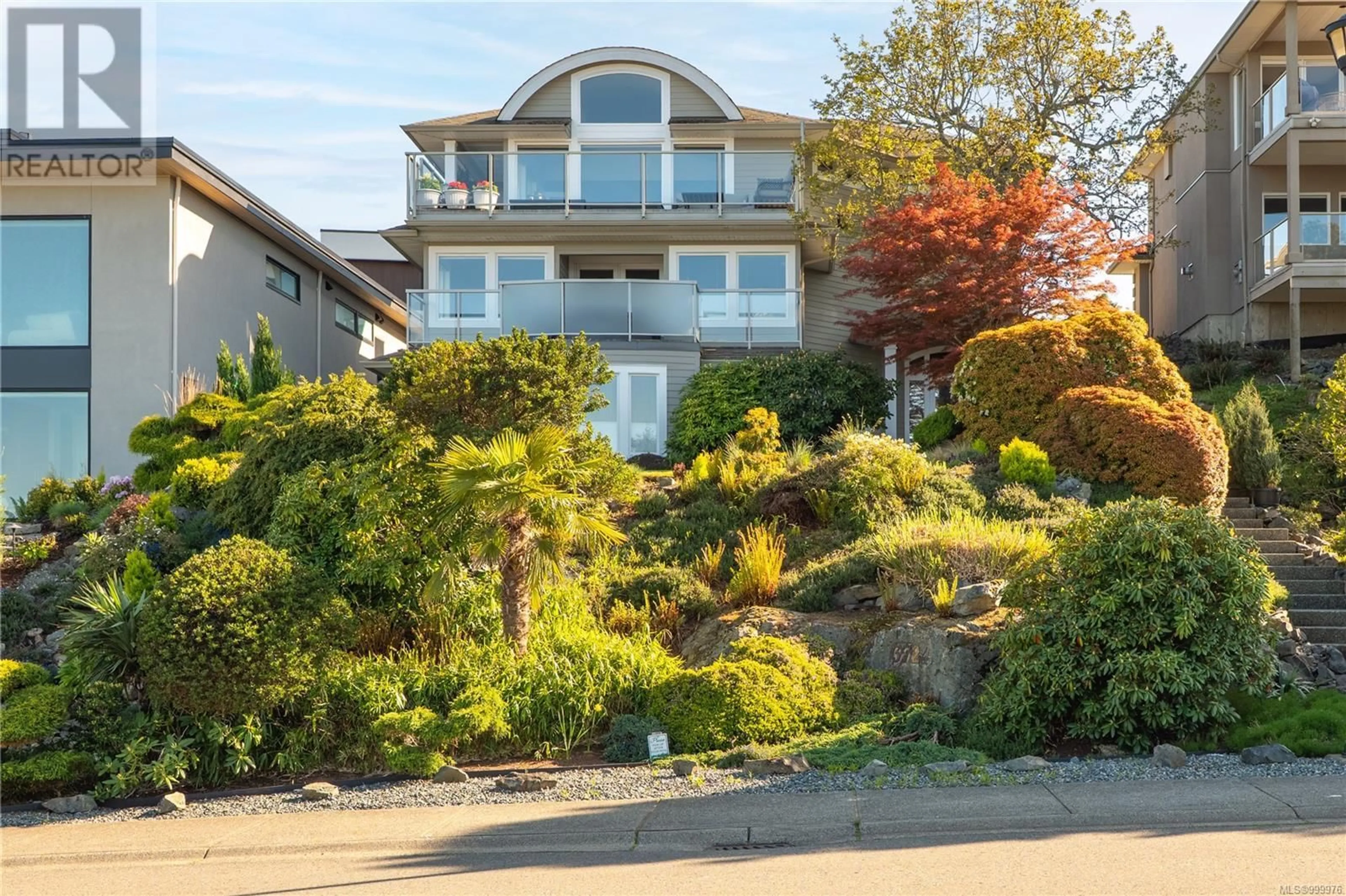 A pic from outside/outdoor area/front of a property/back of a property/a pic from drone, street for 3724 GLEN OAKS DRIVE, Nanaimo British Columbia V9T6H3
