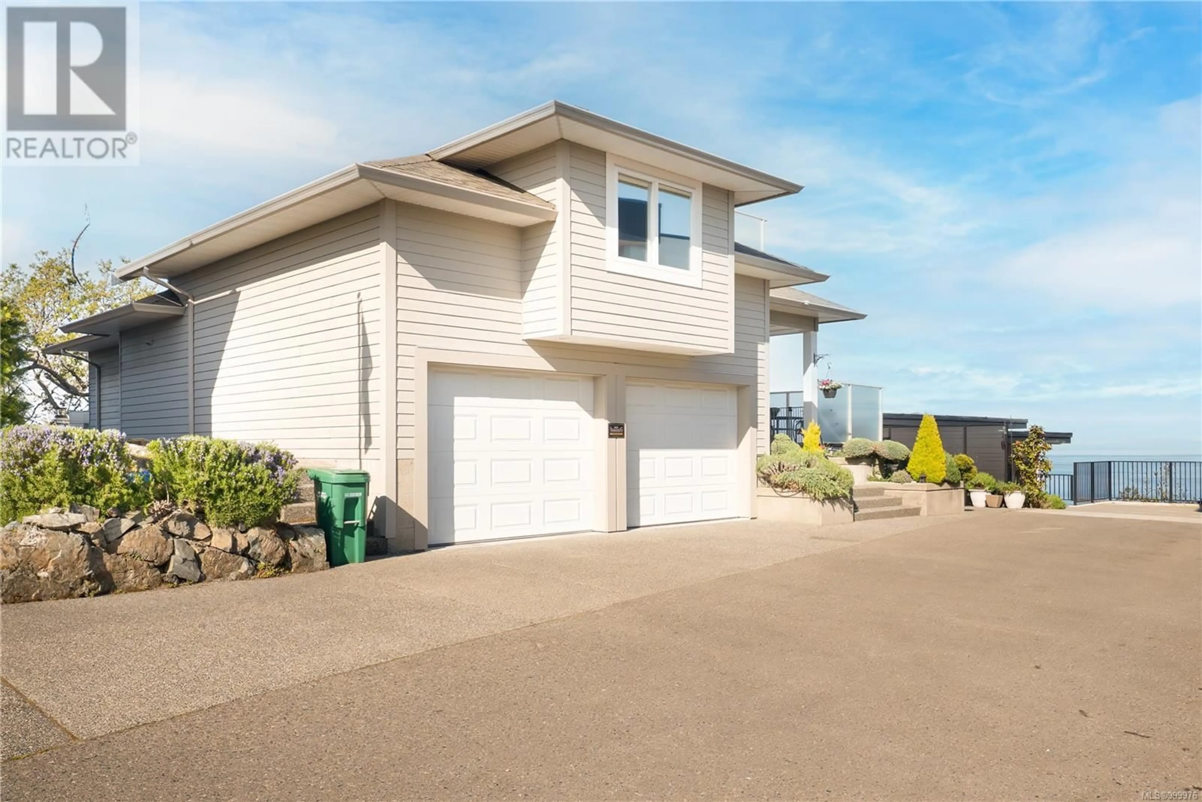 Home with vinyl exterior material, water/lake/river/ocean view for 3724 GLEN OAKS DRIVE, Nanaimo British Columbia V9T6H3
