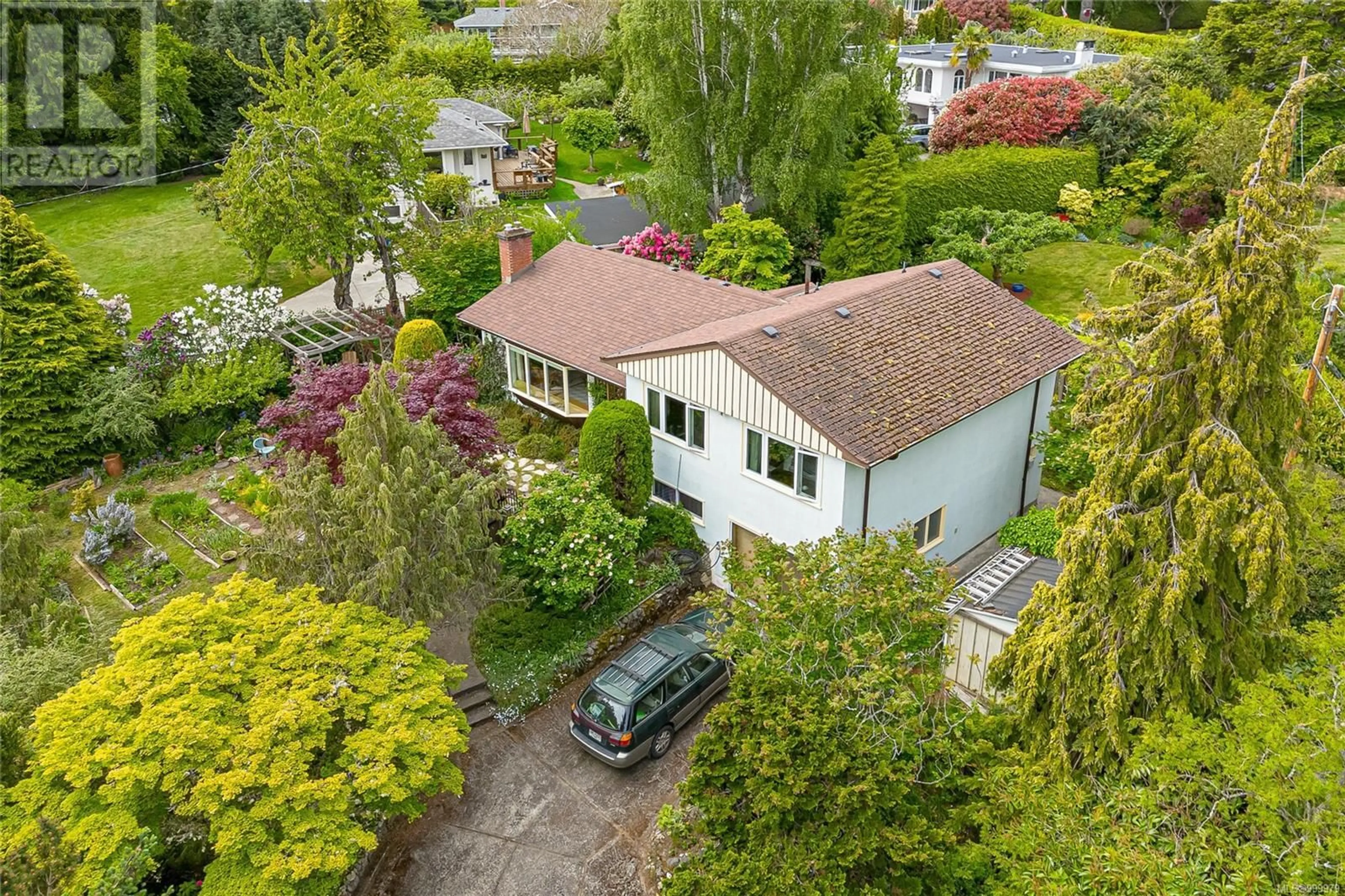 A pic from outside/outdoor area/front of a property/back of a property/a pic from drone, street for 2195 FERNDALE ROAD, Saanich British Columbia V8N2Z2
