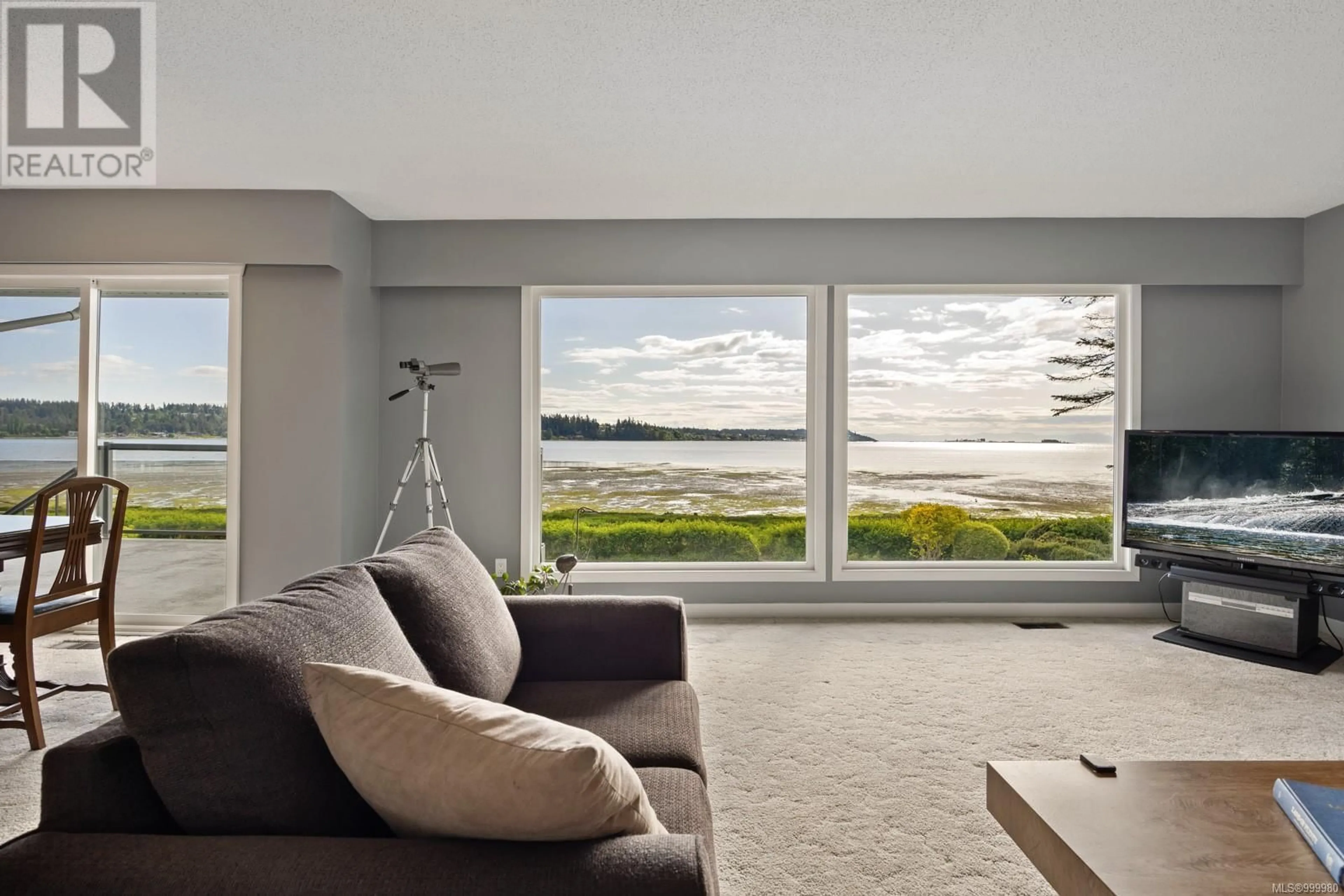 Living room with furniture, unknown for 3440 SANDPIPER DRIVE, Courtenay British Columbia V9N9T9