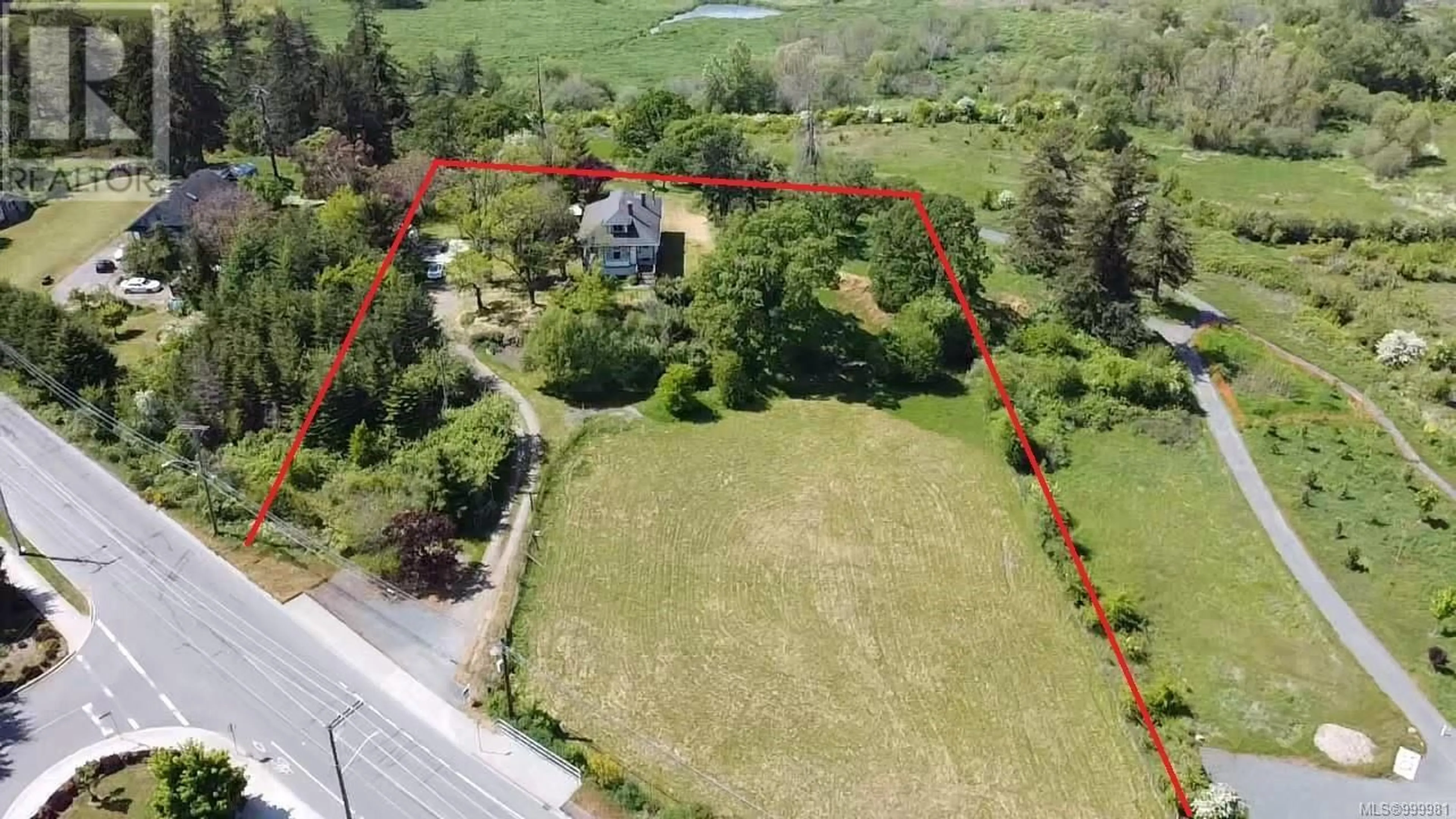 A pic from outside/outdoor area/front of a property/back of a property/a pic from drone, street for 4512 WILKINSON ROAD, Saanich British Columbia V8Z5B7