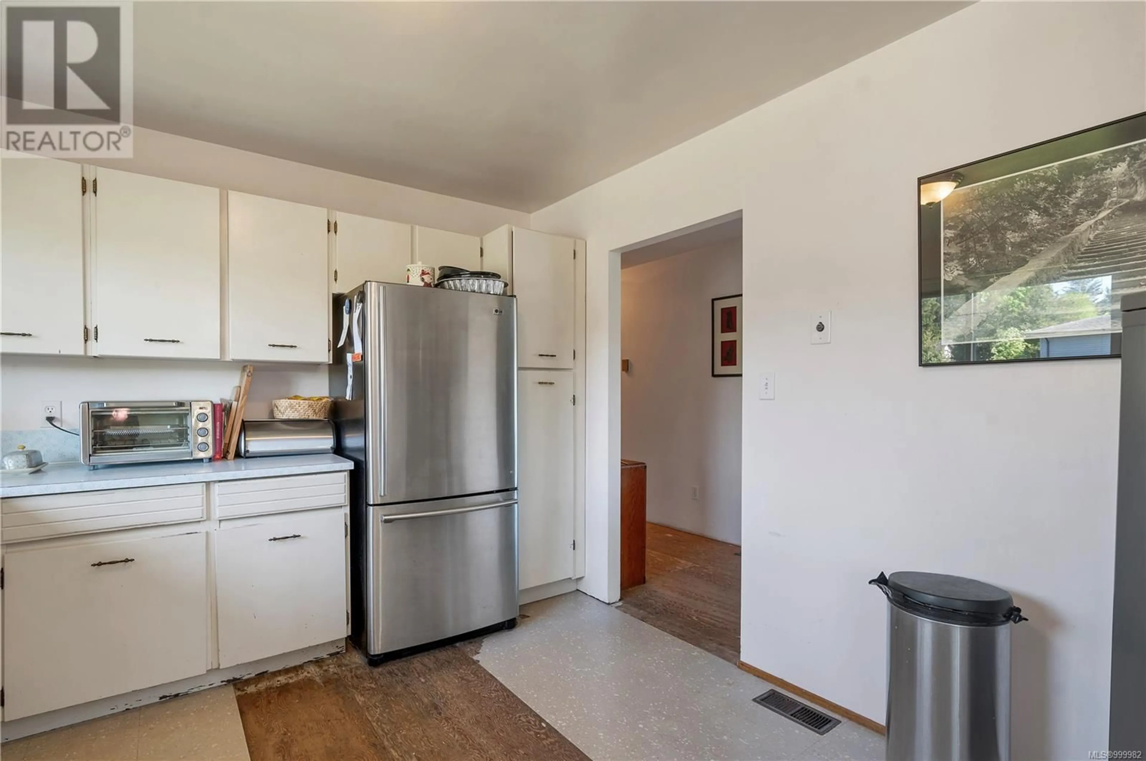 Standard kitchen, unknown for 1920 TREELANE ROAD, Campbell River British Columbia V9W4E8