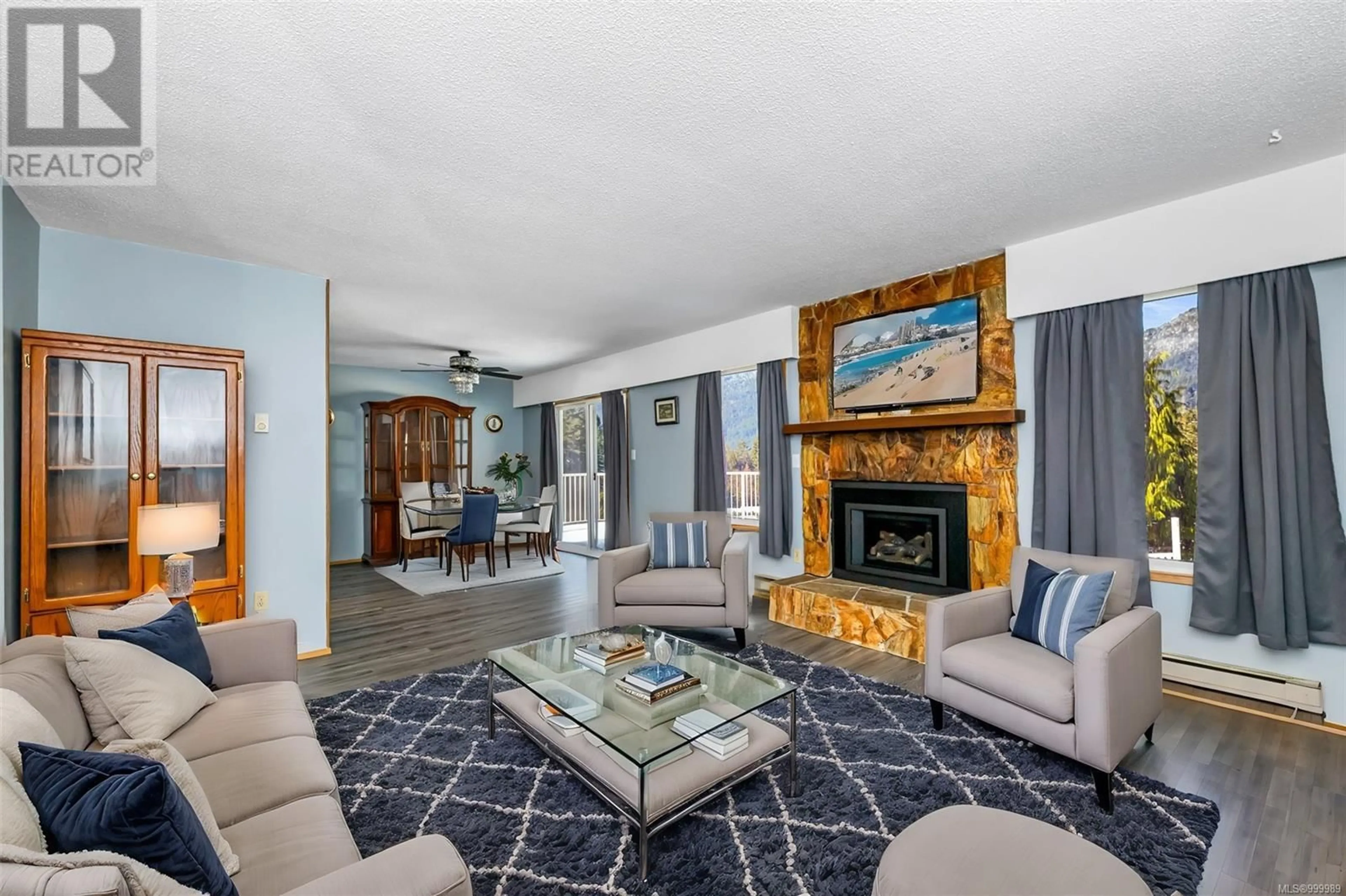 Living room with furniture, unknown for 2801 WEDGEWOOD DRIVE, Duncan British Columbia V9L6B1