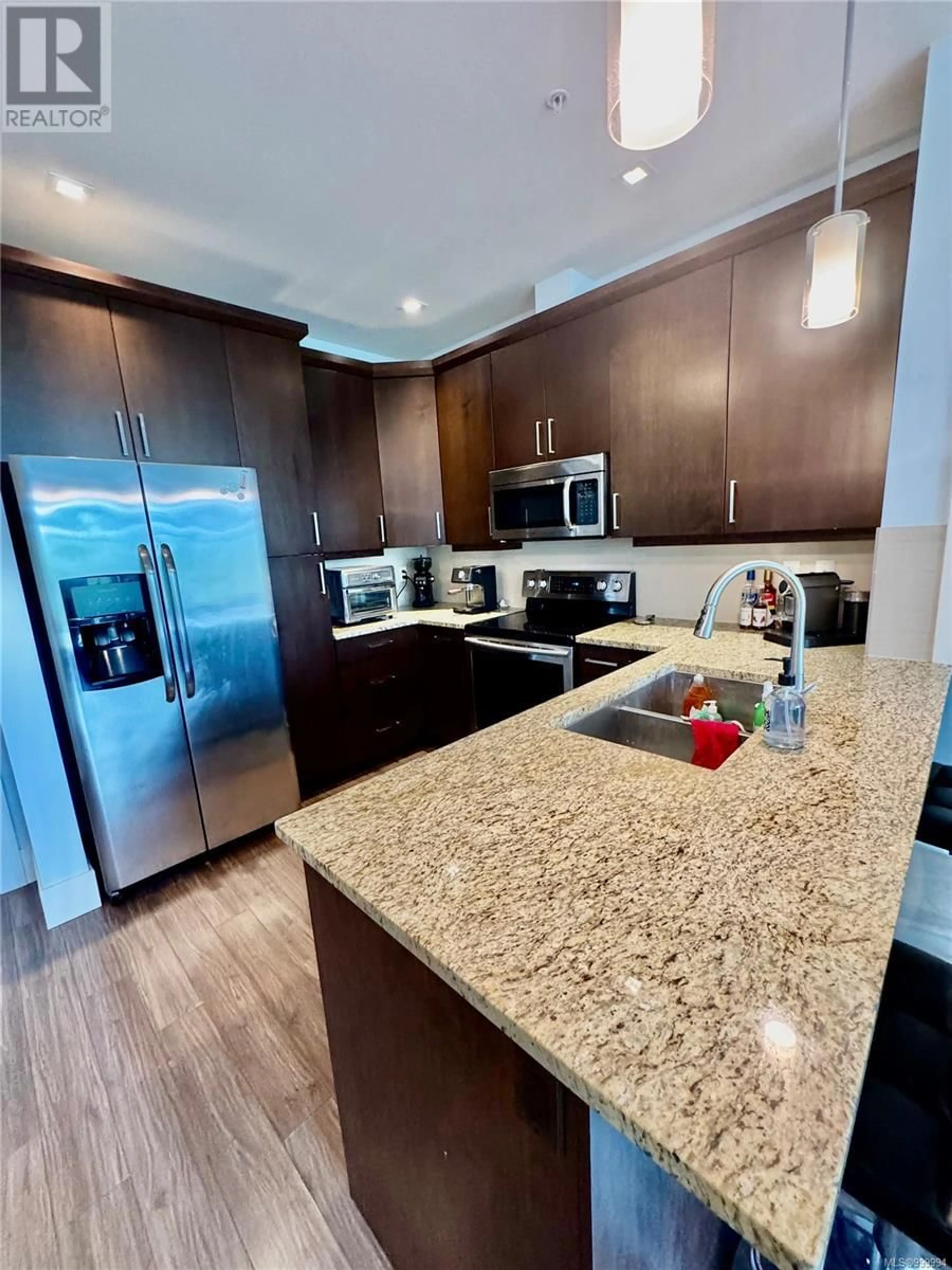 Open concept kitchen, ceramic/tile floor for 309 - 982 MCKENZIE AVENUE, Saanich British Columbia V8X3G7