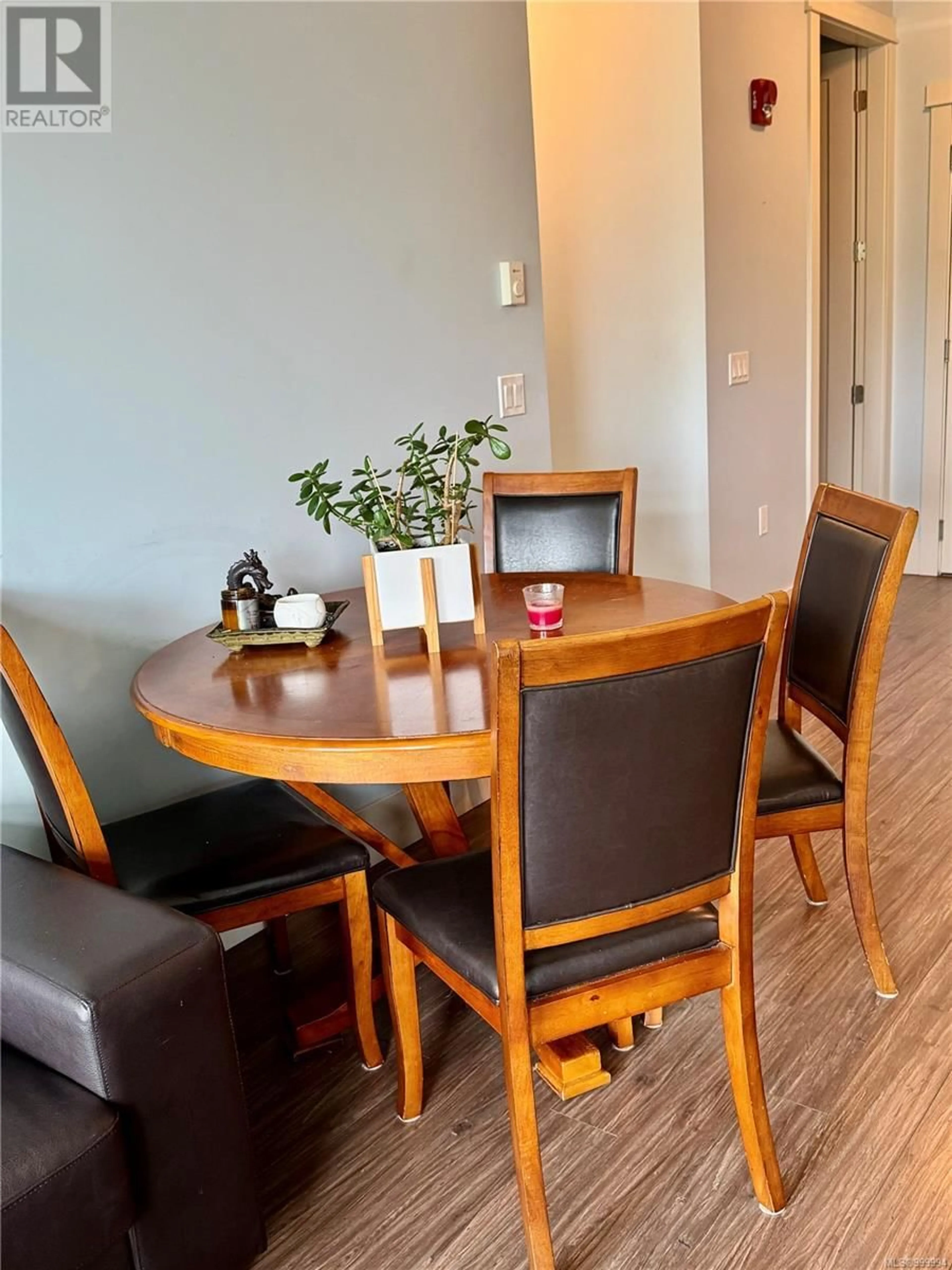 Dining room, wood/laminate floor for 309 - 982 MCKENZIE AVENUE, Saanich British Columbia V8X3G7