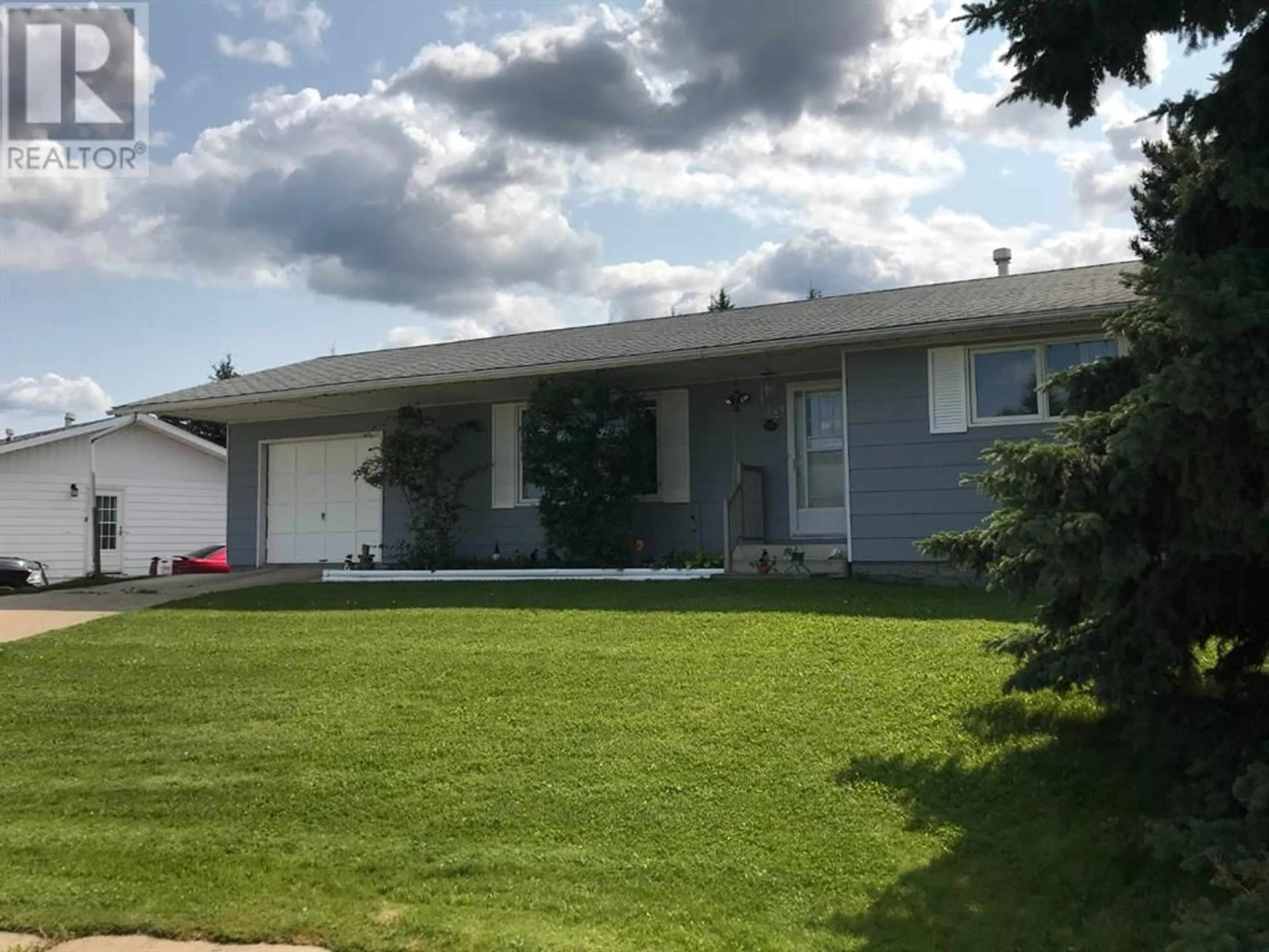 Frontside or backside of a home for 809 7 A Street, Fox Creek Alberta T0H1P0