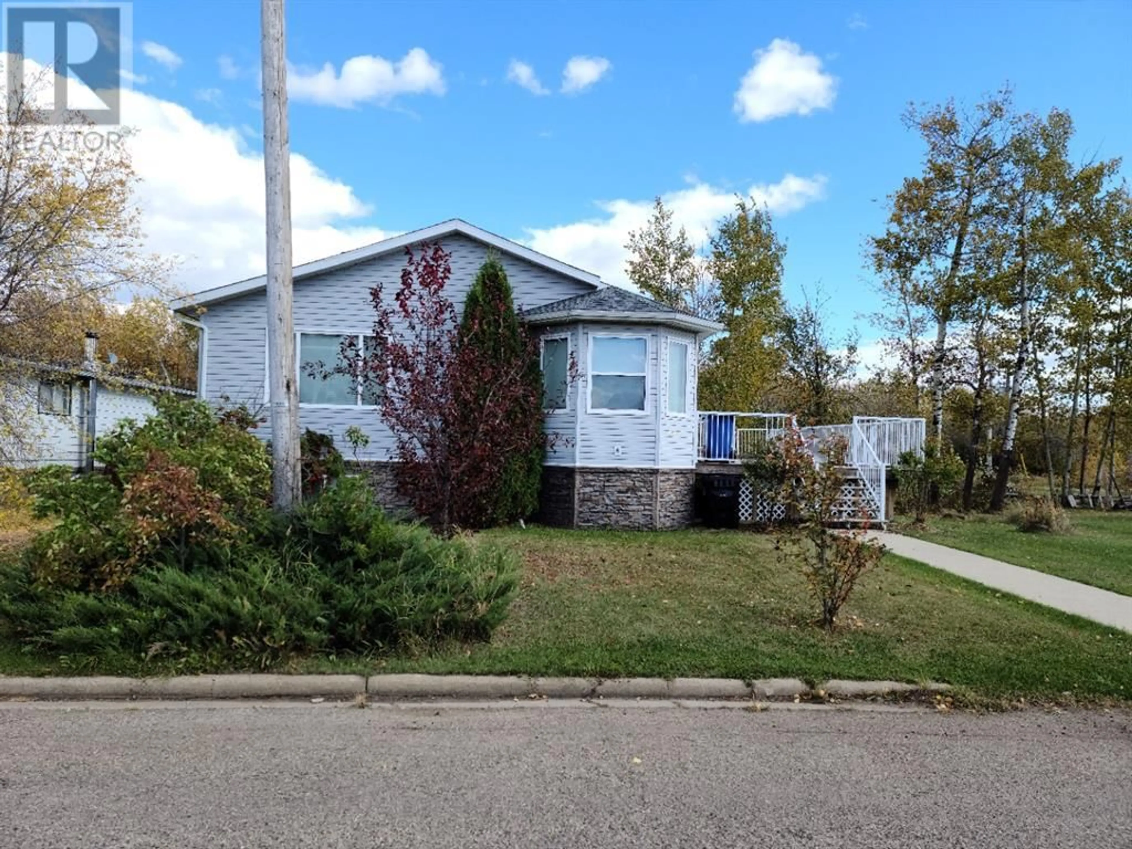 Frontside or backside of a home for 401 4 Street NE, McLennan Alberta T0H2L0