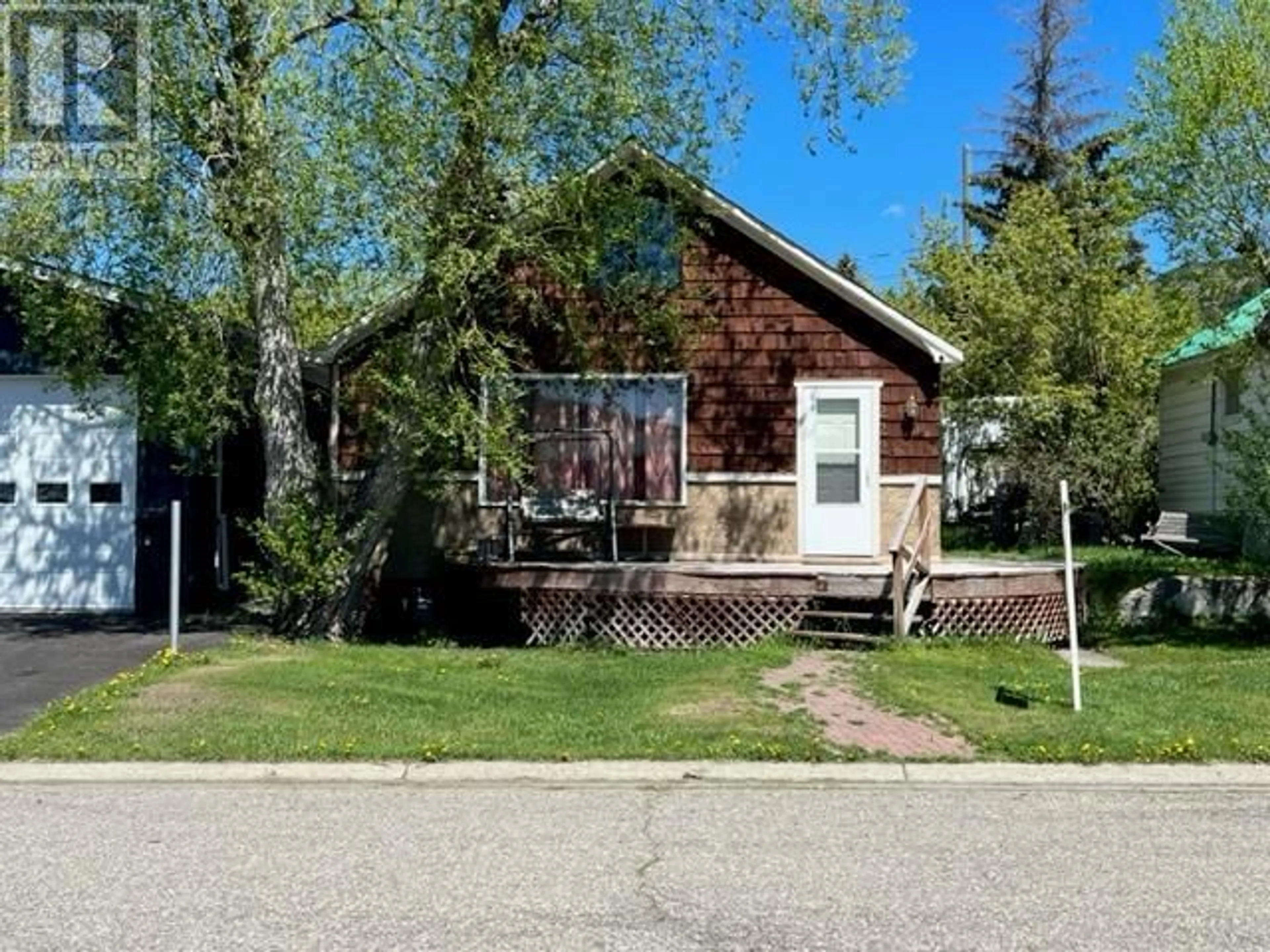 Cottage for 2222 211 Street, Bellevue Alberta T0K0C0