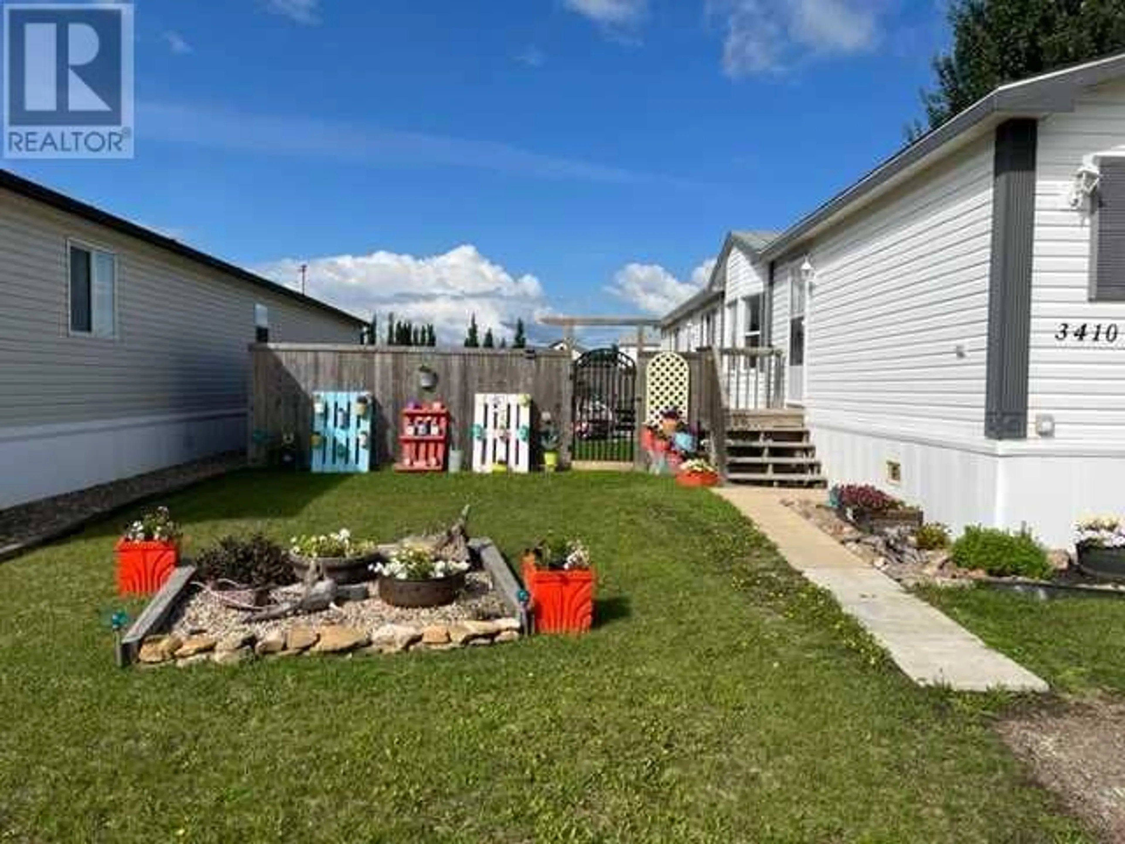 Fenced yard for 3410 43 Avenue, Lloydminster Saskatchewan S9V2E5