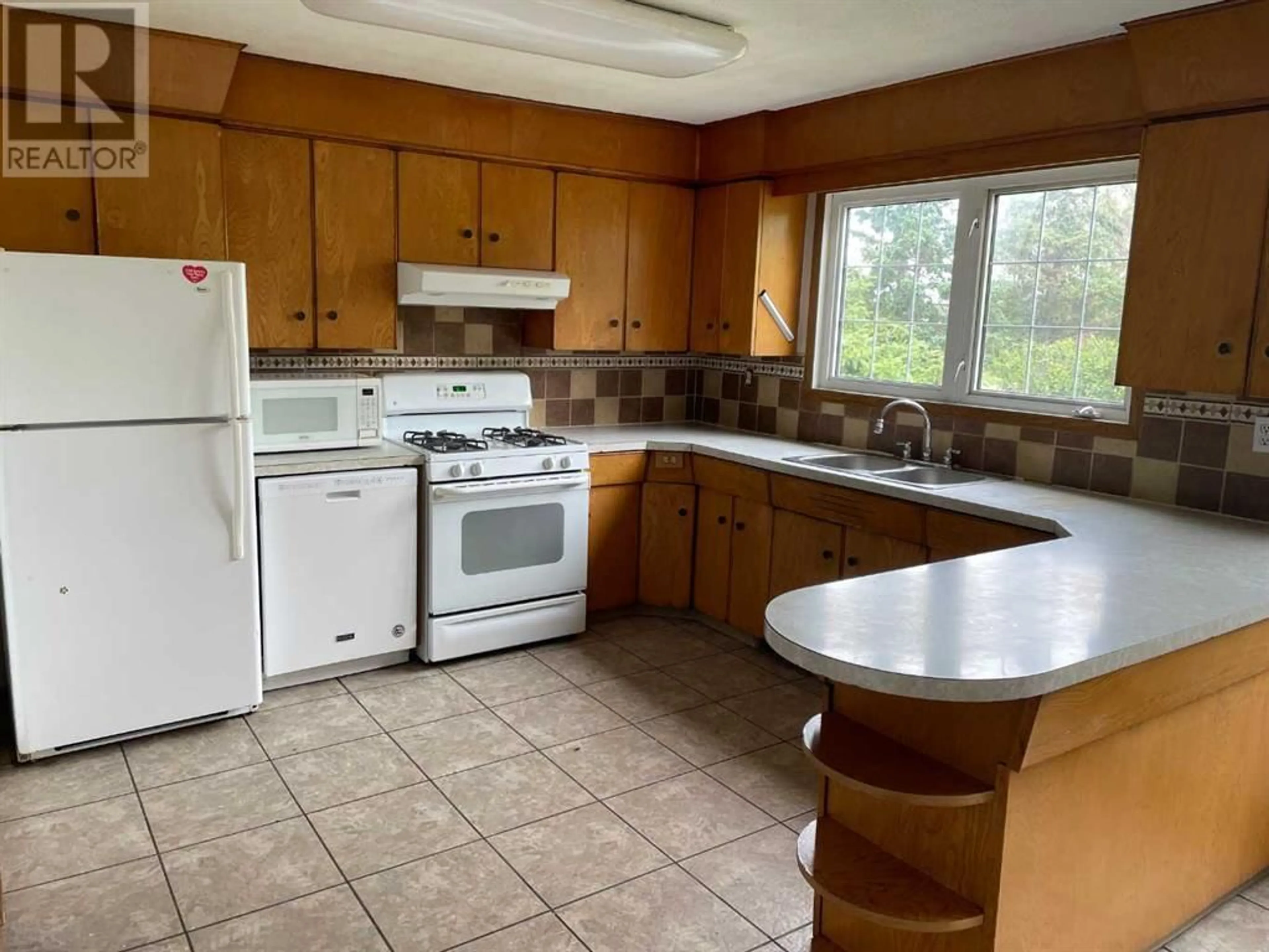 Standard kitchen for 825050 Highway 732, Rural Fairview No. 136, M.D. of Alberta T0H1L0