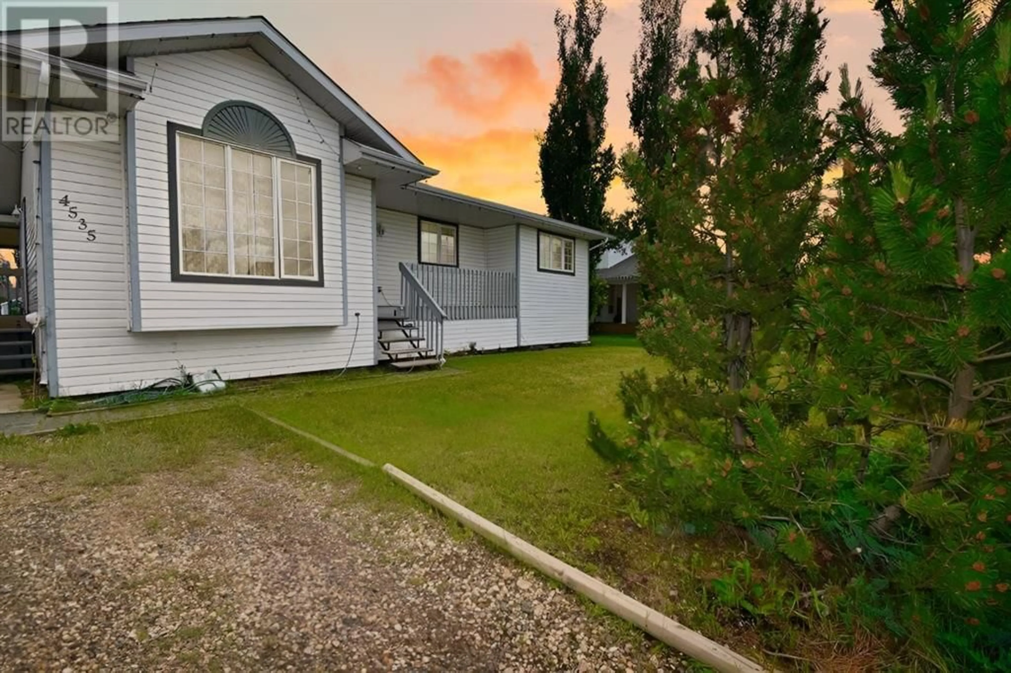 Outside view for 4535 46 Street, Rycroft Alberta T0H3A0