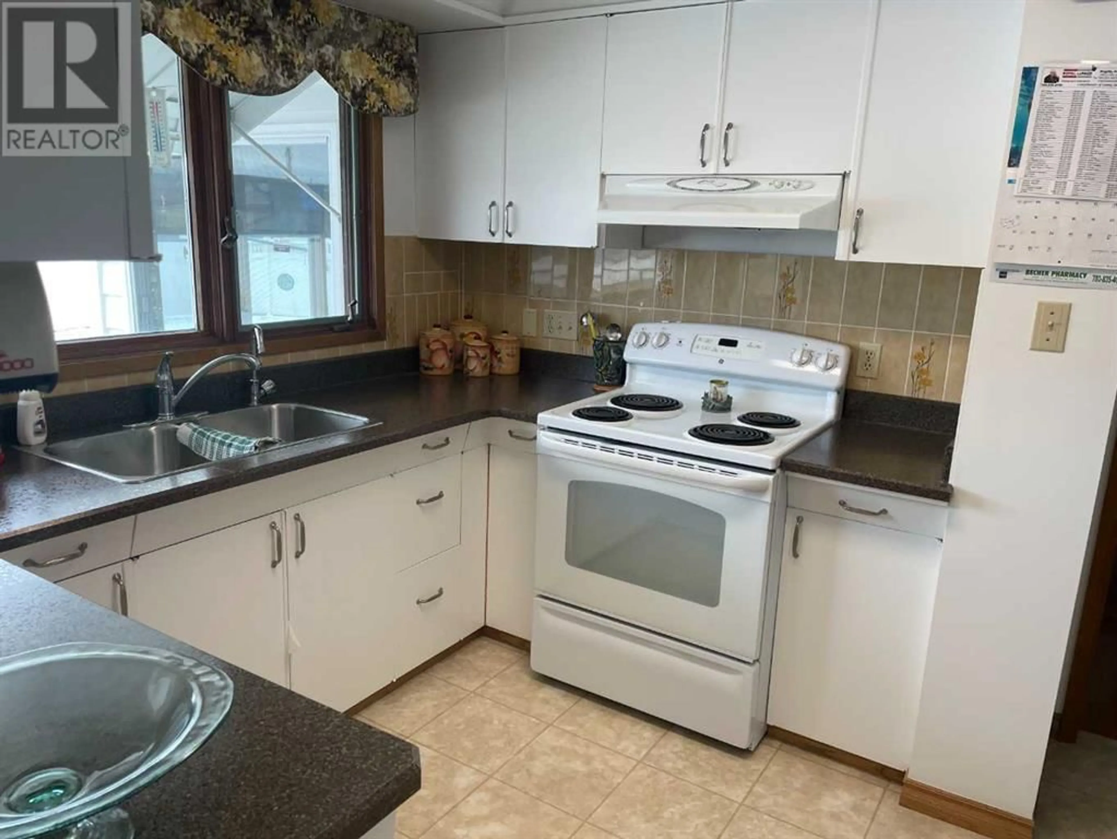 Standard kitchen for 11017 103 Avenue, Fairview Alberta T0H1L0