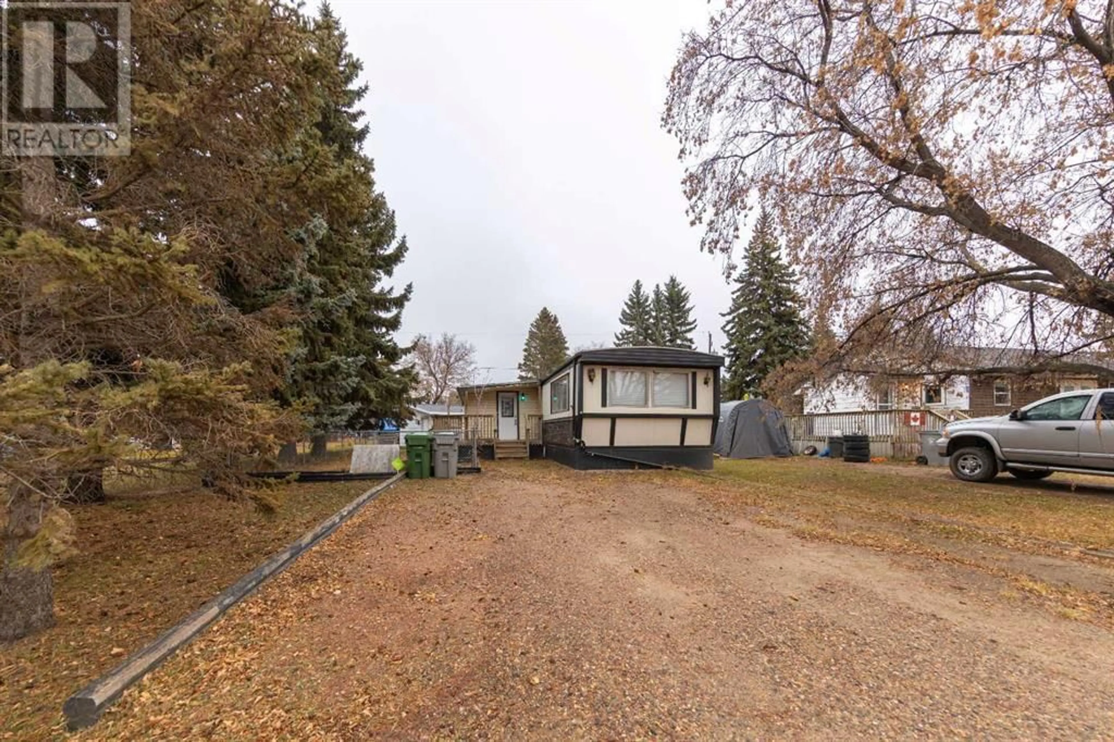 Home with vinyl exterior material for 115 1 Street E, Lashburn Saskatchewan S0M0H0