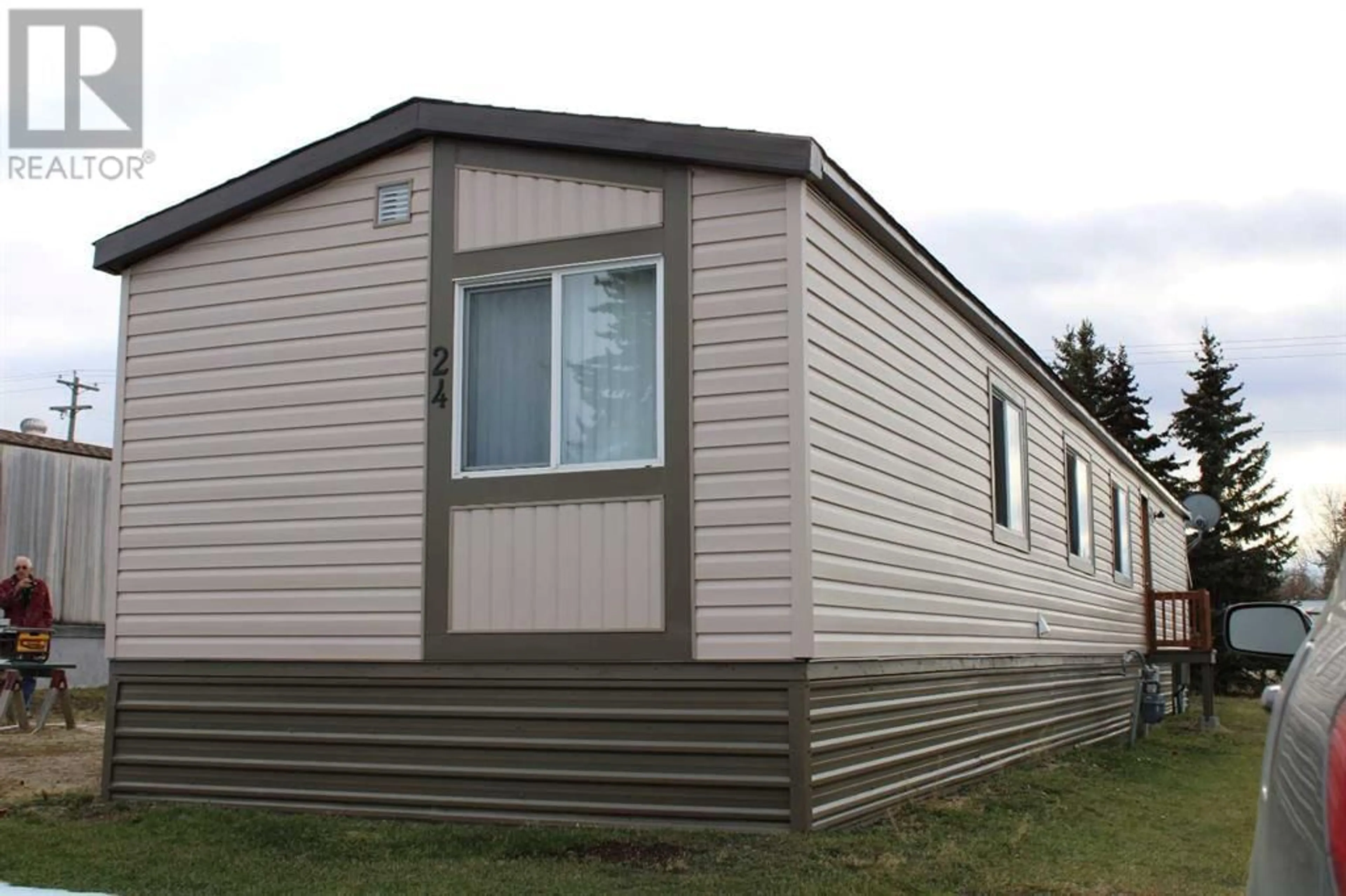 Home with vinyl exterior material for 24 Torrington Mobile Home Park, Torrington Alberta T0M2B0