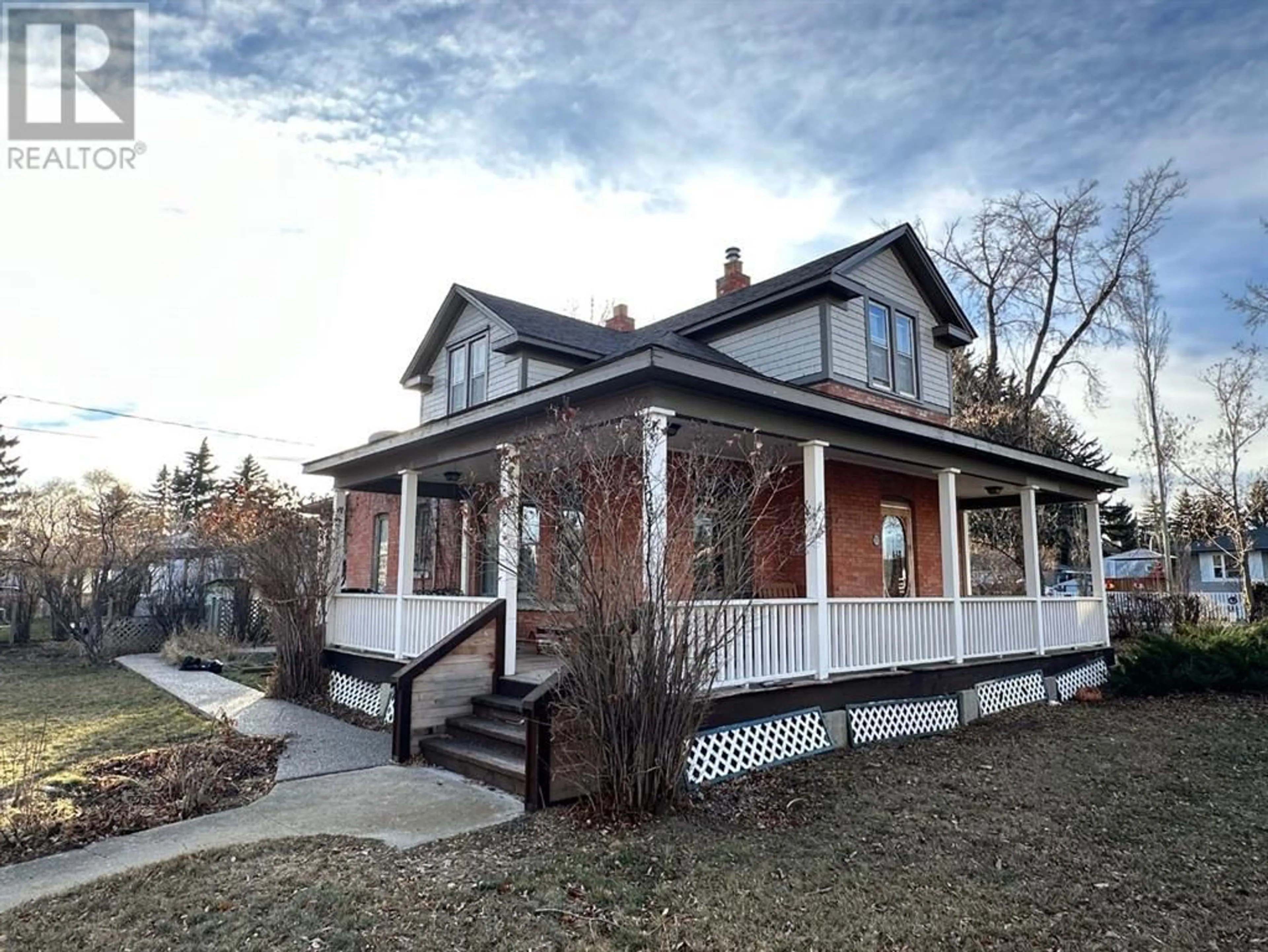 Frontside or backside of a home for 725 Macleod Trail SW, High River Alberta T1V1B8