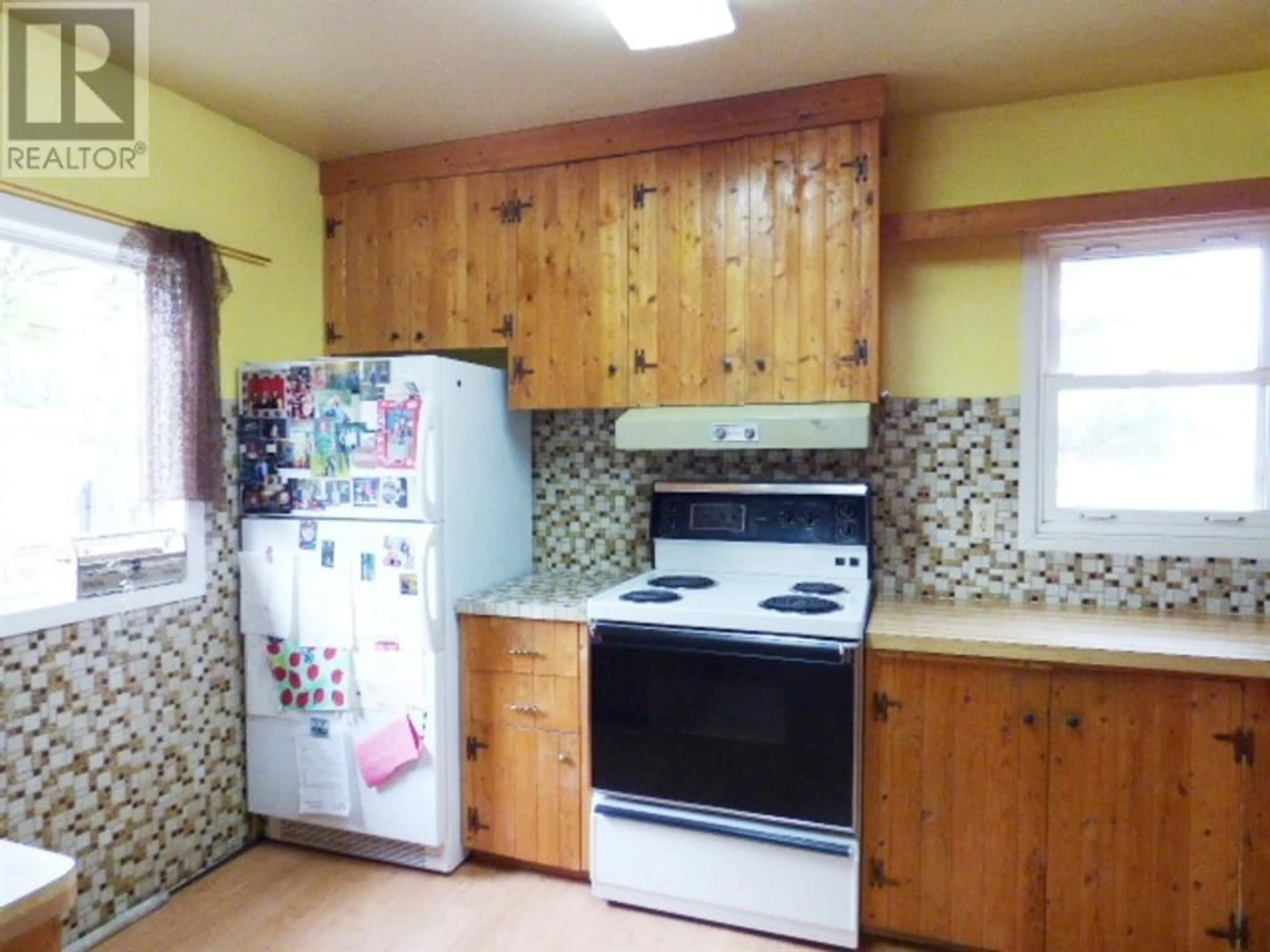Standard kitchen for 4804 53 Street, Amisk Alberta T0B0B0
