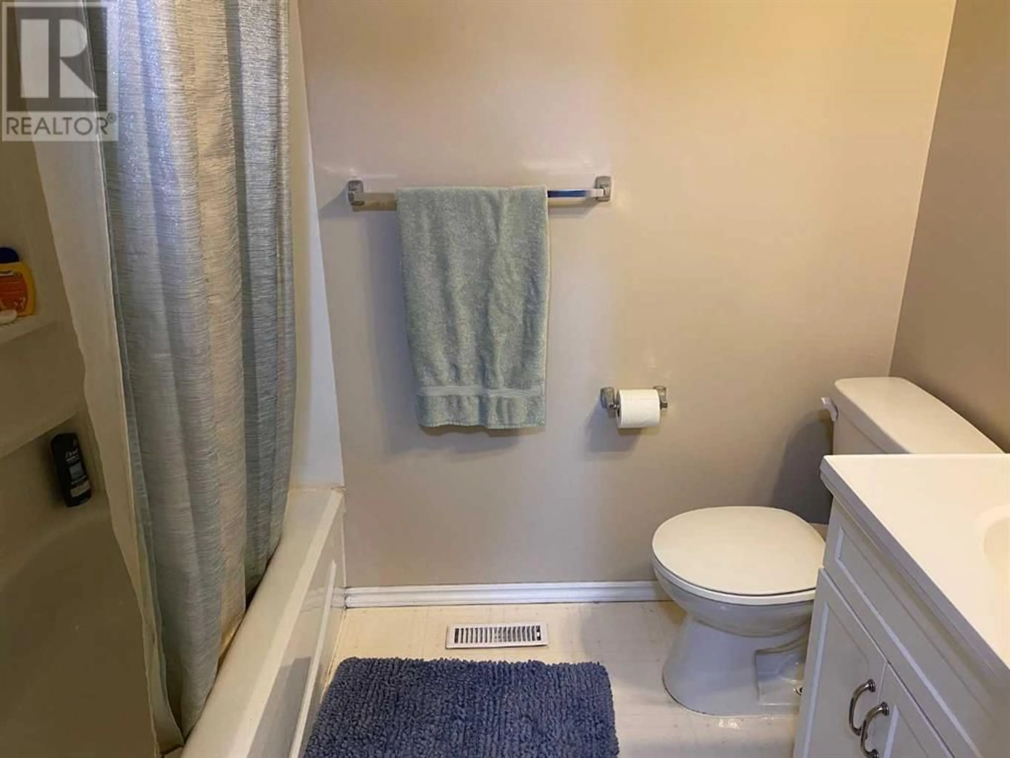 Standard bathroom for 4814 47 Avenue, Spirit River Alberta T0H3G0