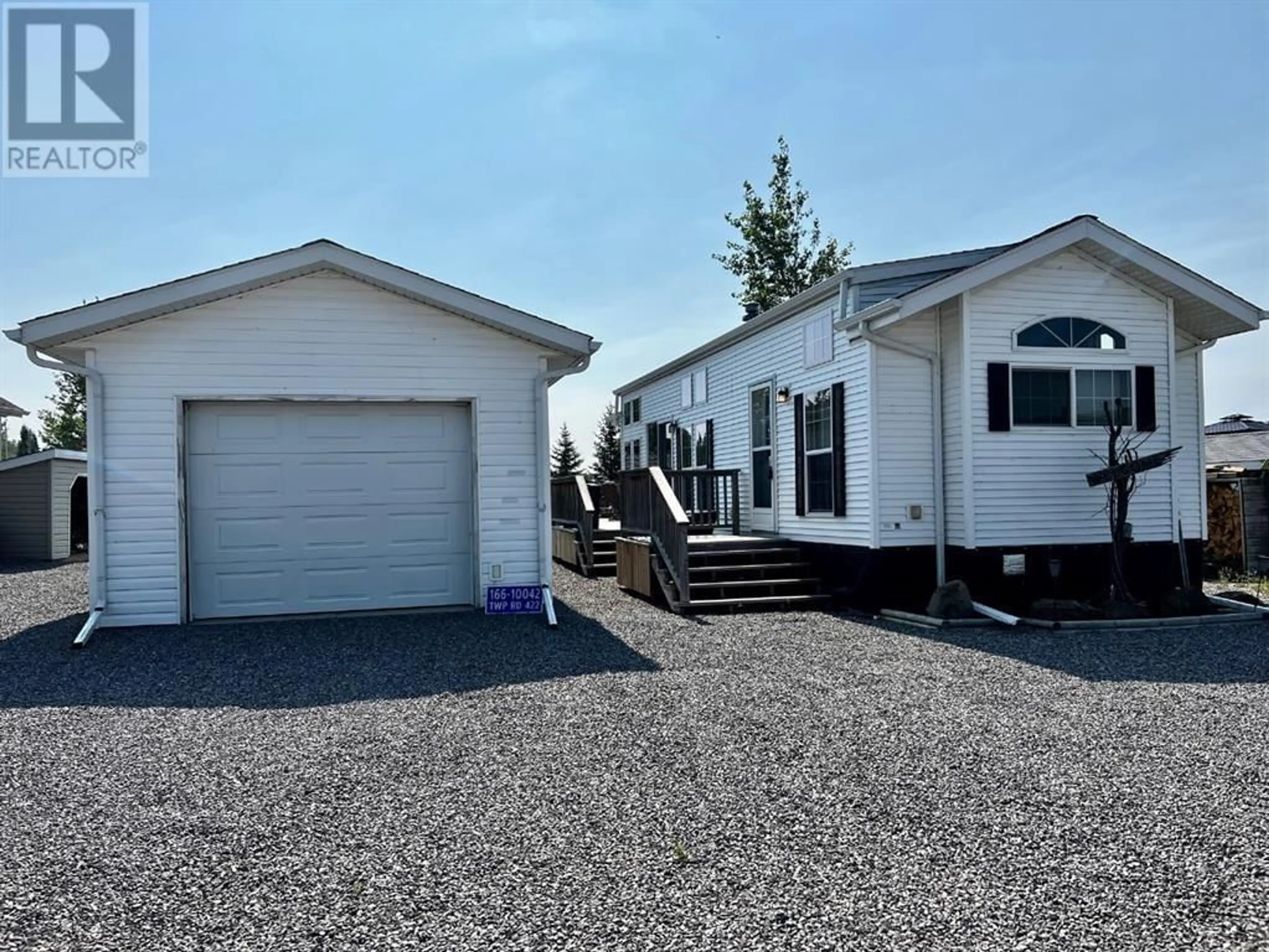 Home with vinyl exterior material for 166A 10042 township road 422, Rural Ponoka County Alberta T0C2J0