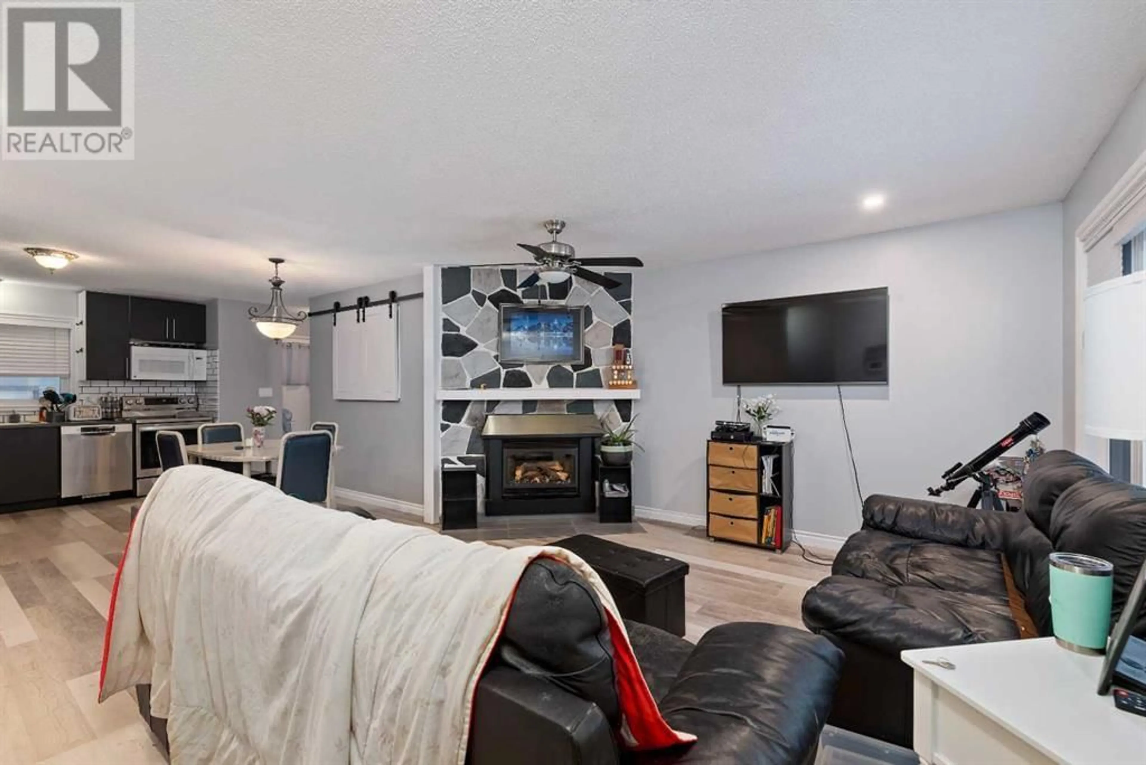 Living room for 3118 45 Avenue, Lloydminster Saskatchewan S9V1P5