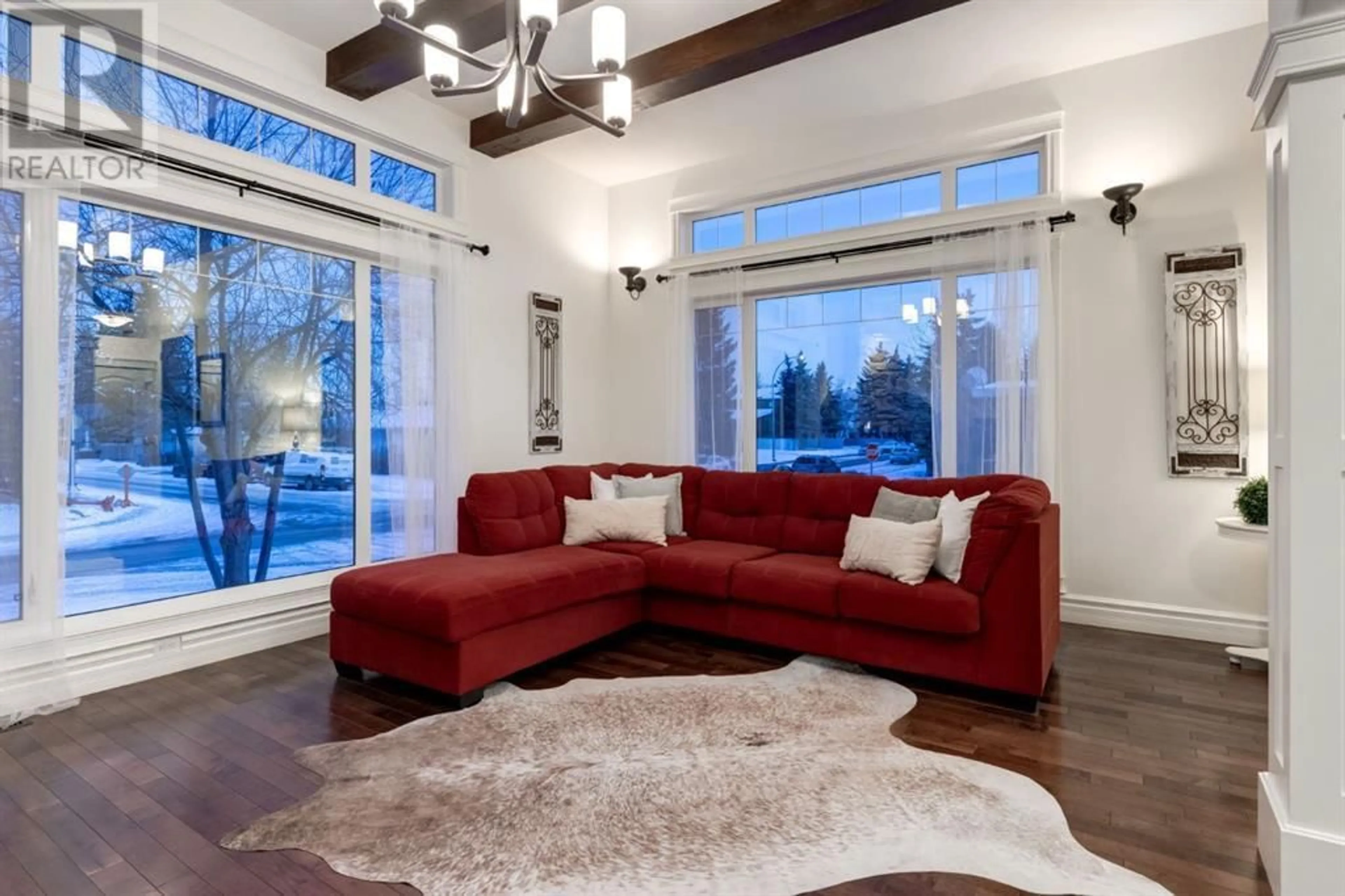 Living room for 3510 25 Avenue SW, Calgary Alberta T3E7W6