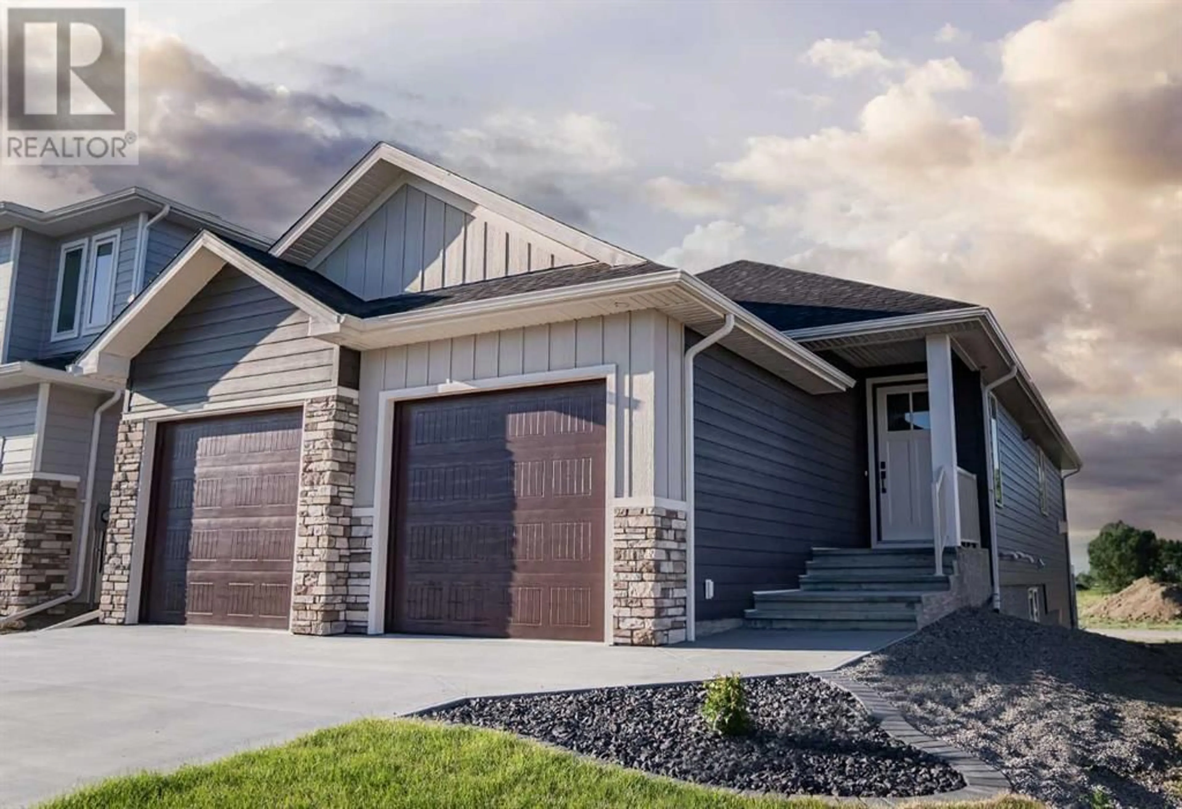 Home with vinyl exterior material for 1628 Sixmile View S, Lethbridge Alberta T1K8J2