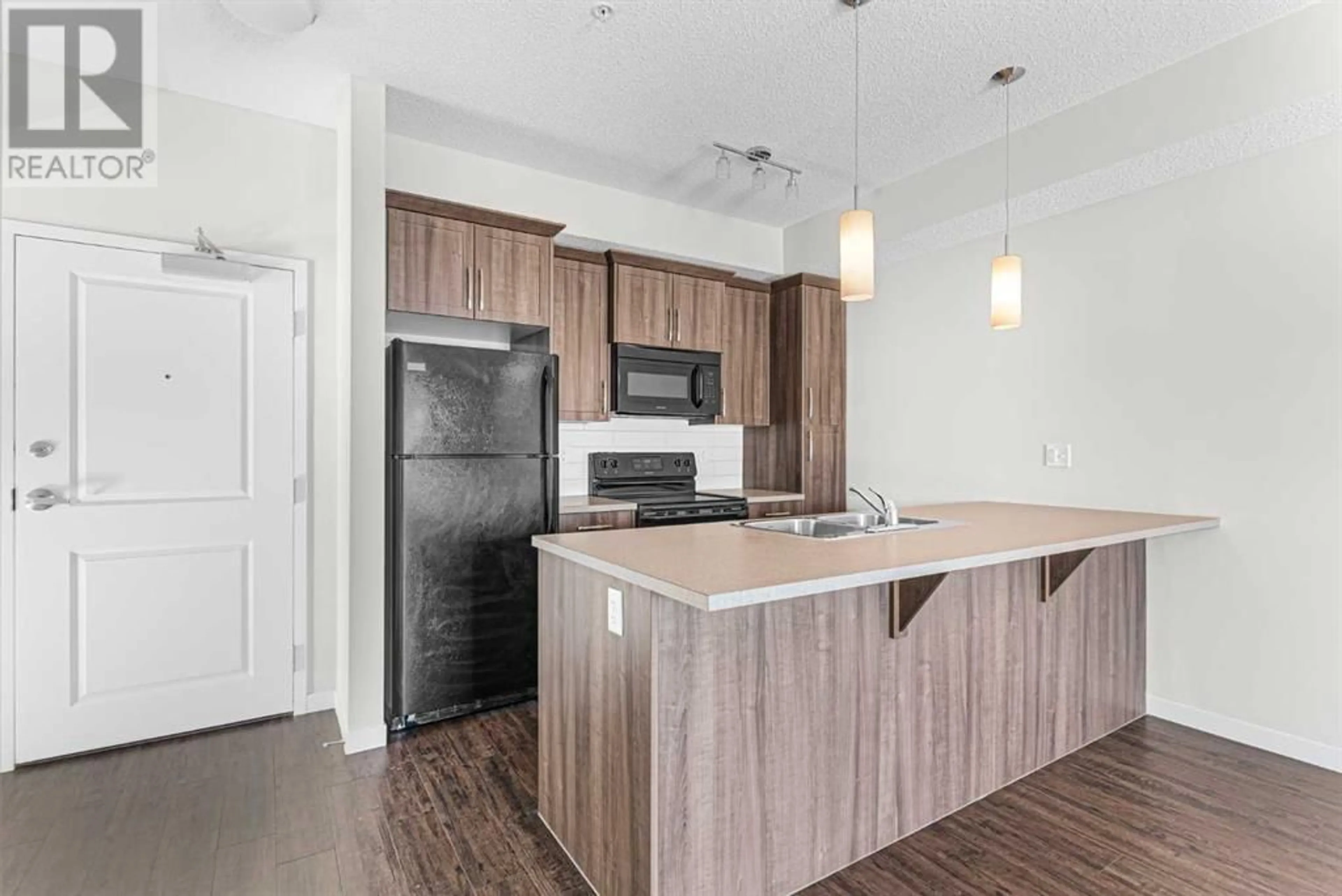 Standard kitchen for 9218 101 Sunset Drive, Cochrane Alberta T4C0B4