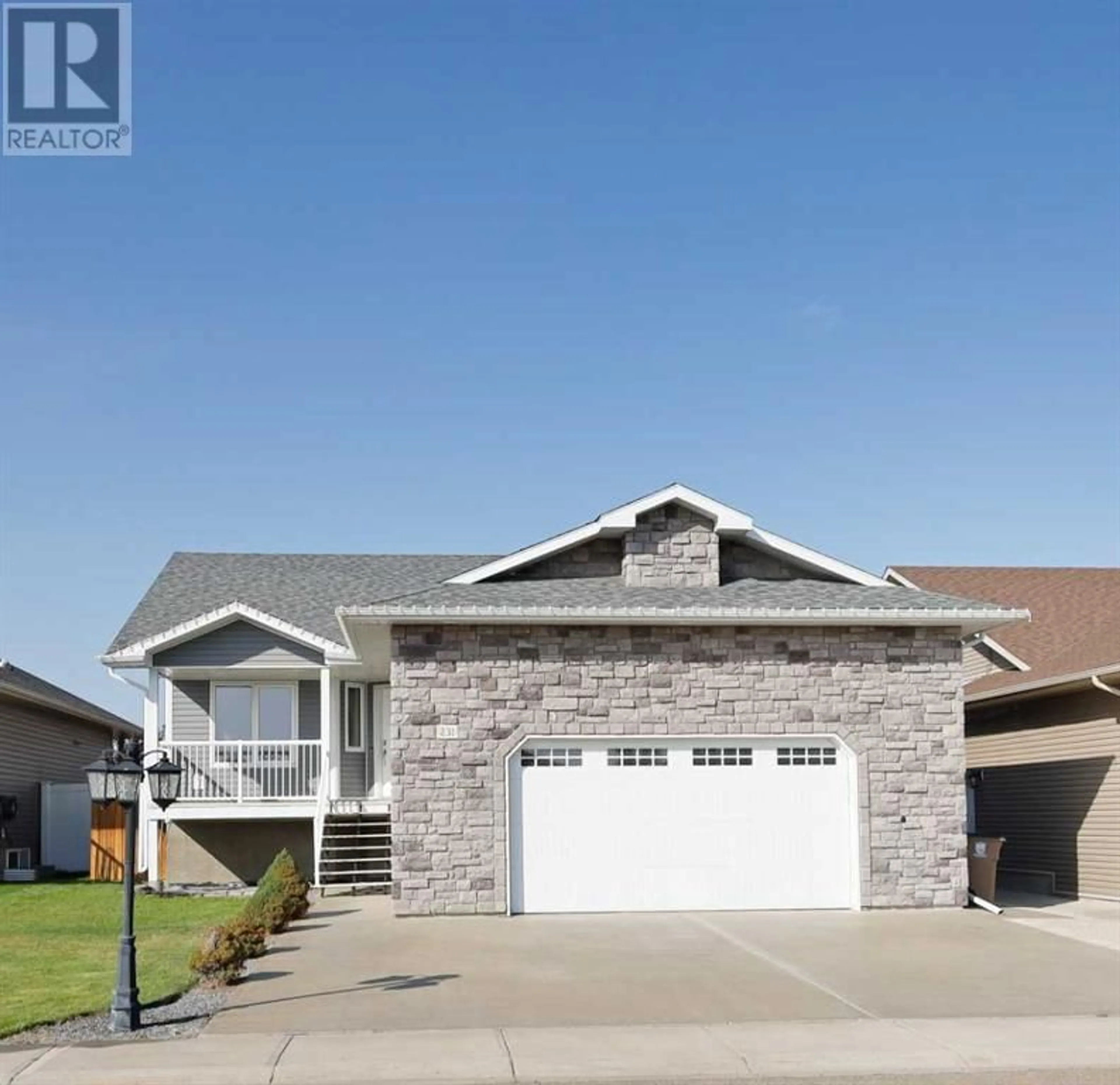 Home with stucco exterior material for 231 15 Street E, Brooks Alberta T1R0Z6