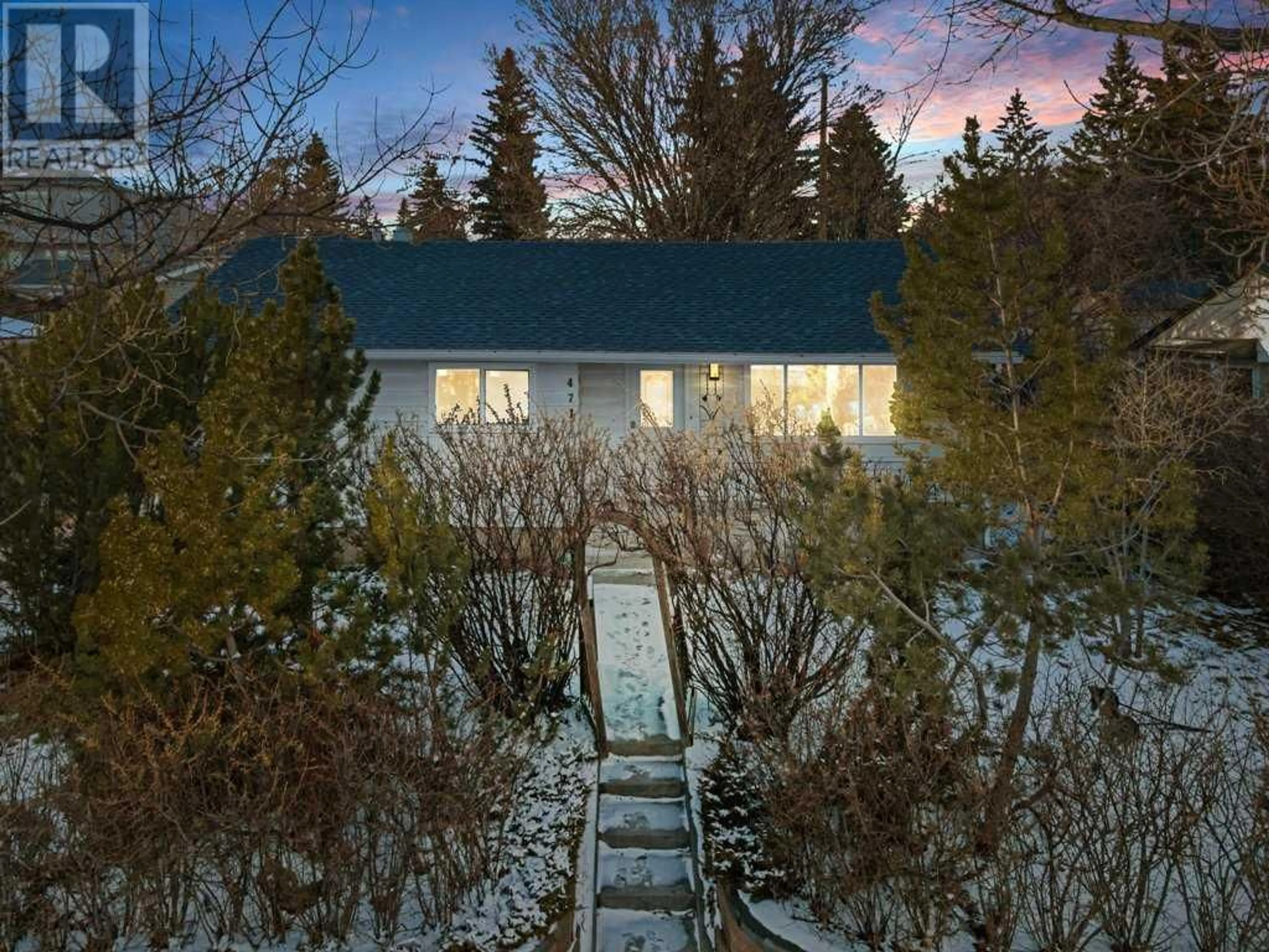 Cottage for 471 Northmount Drive NW, Calgary Alberta T2K3J1