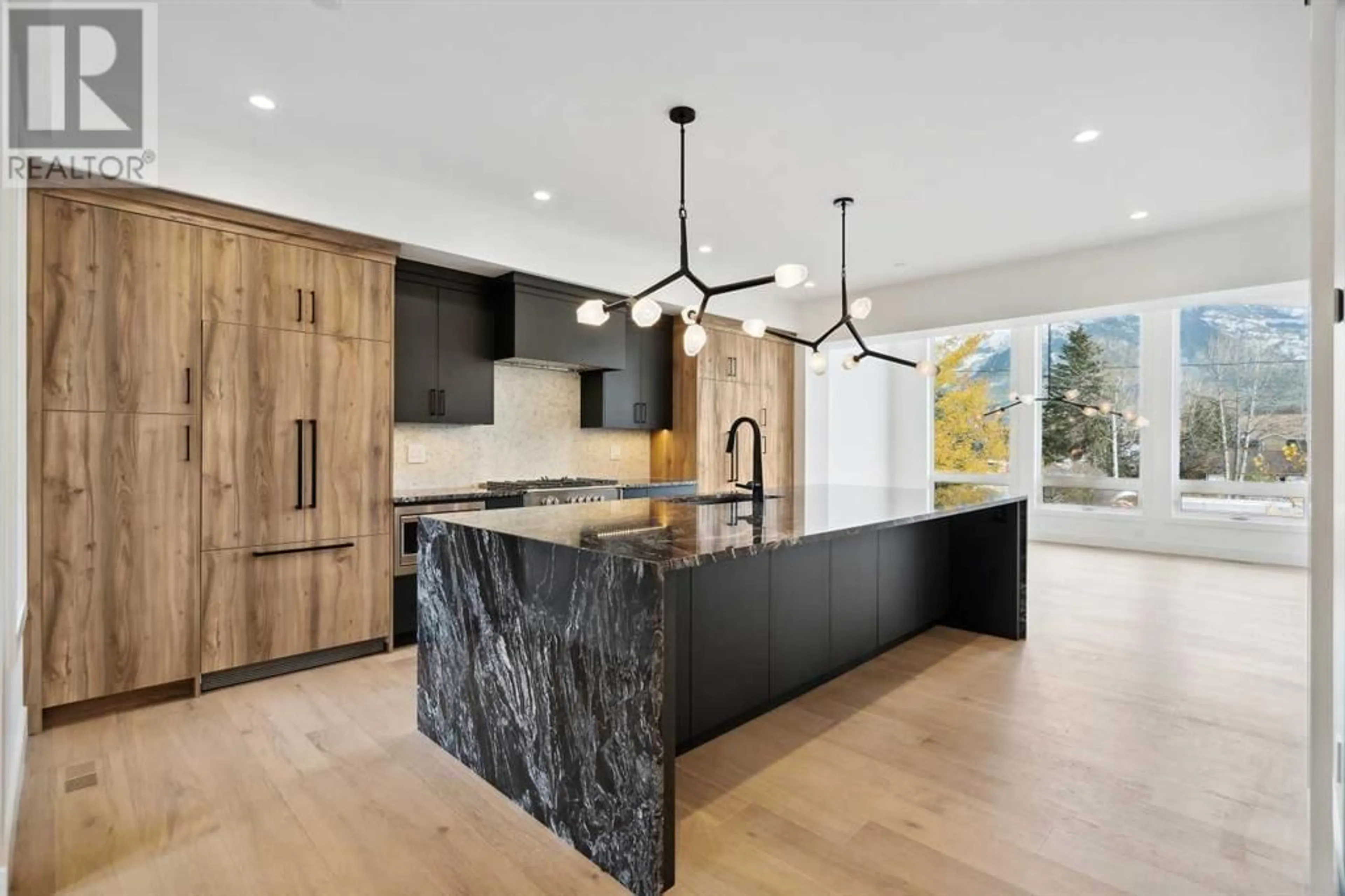 Contemporary kitchen for 512 8th Avenue, Canmore Alberta T1W2E3