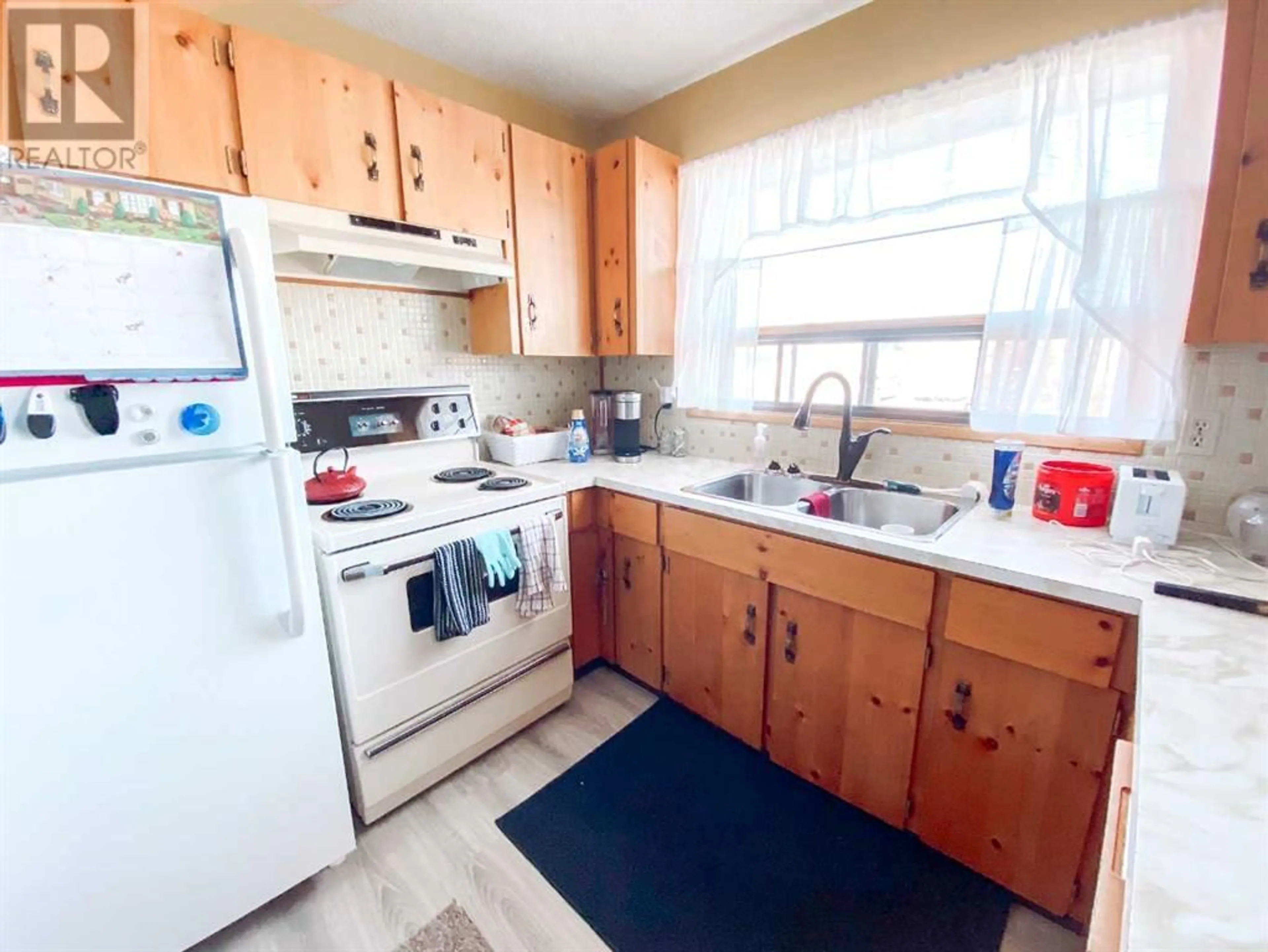 Standard kitchen for 4632 54 Street, Rycroft Alberta T0H3A0