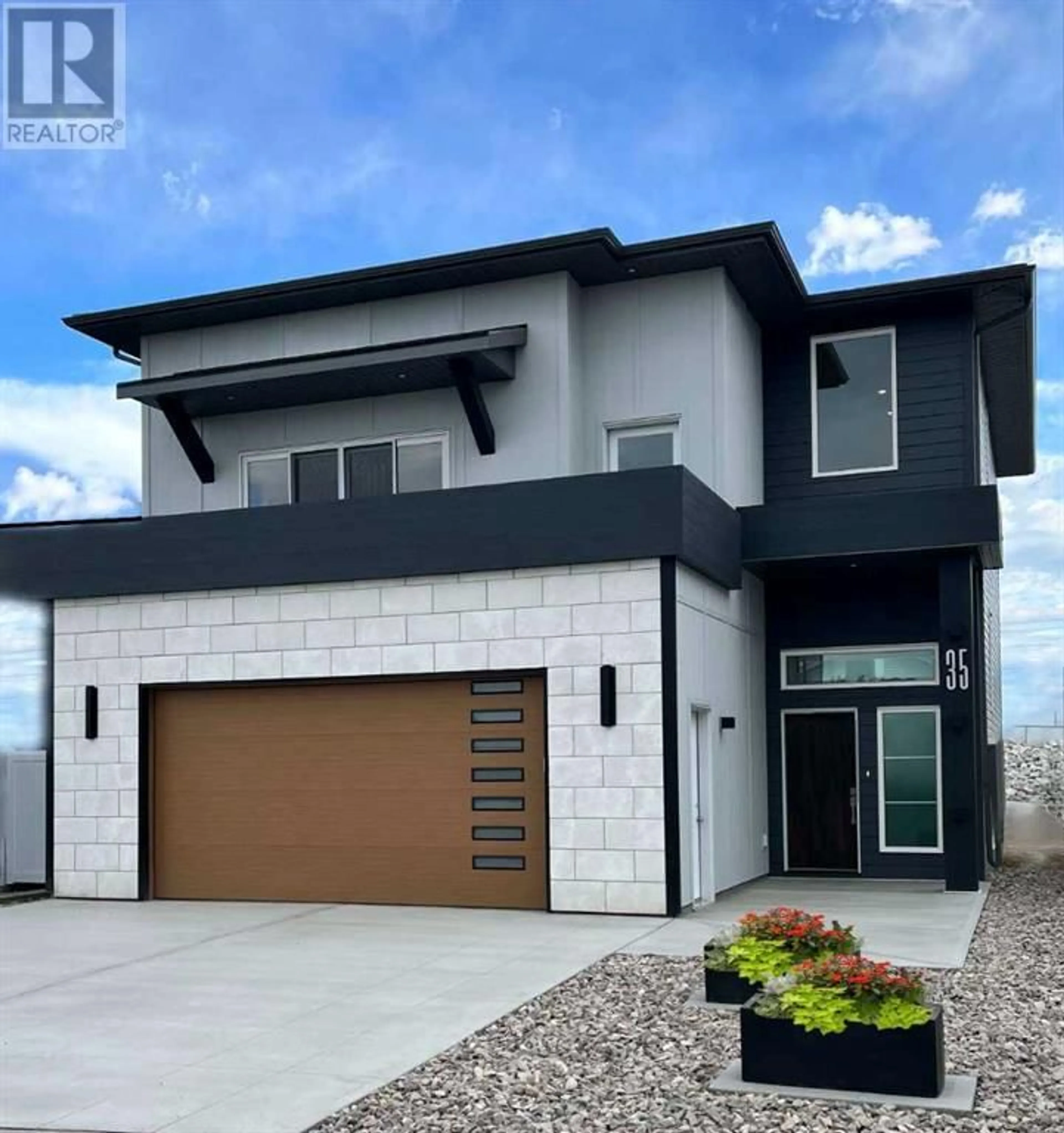 Frontside or backside of a home for 35 Sterling Green SE, Medicine Hat Alberta T1B0N6