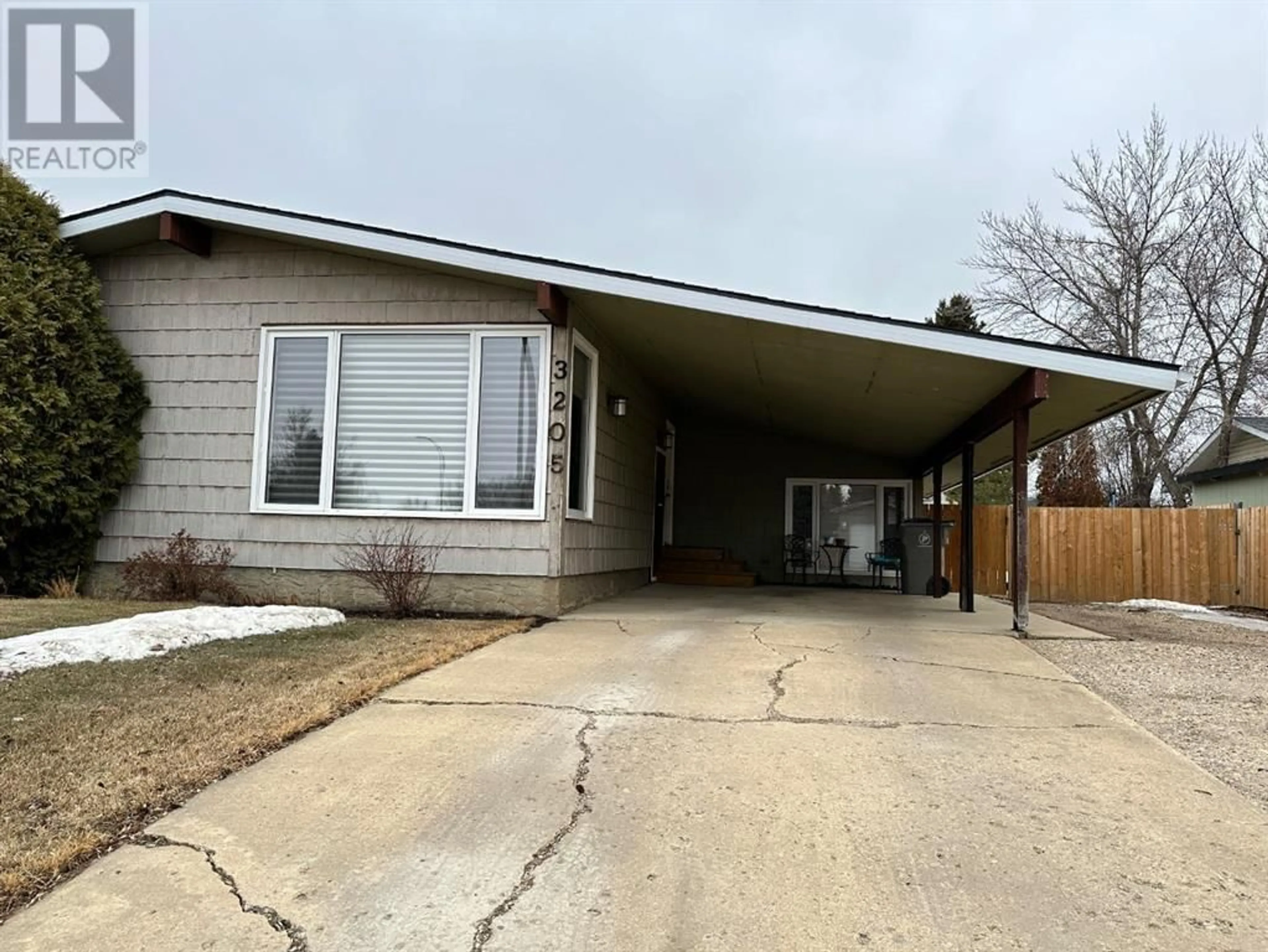 Frontside or backside of a home for 3205 53 Avenue, Lloydminster Alberta T9V1H1
