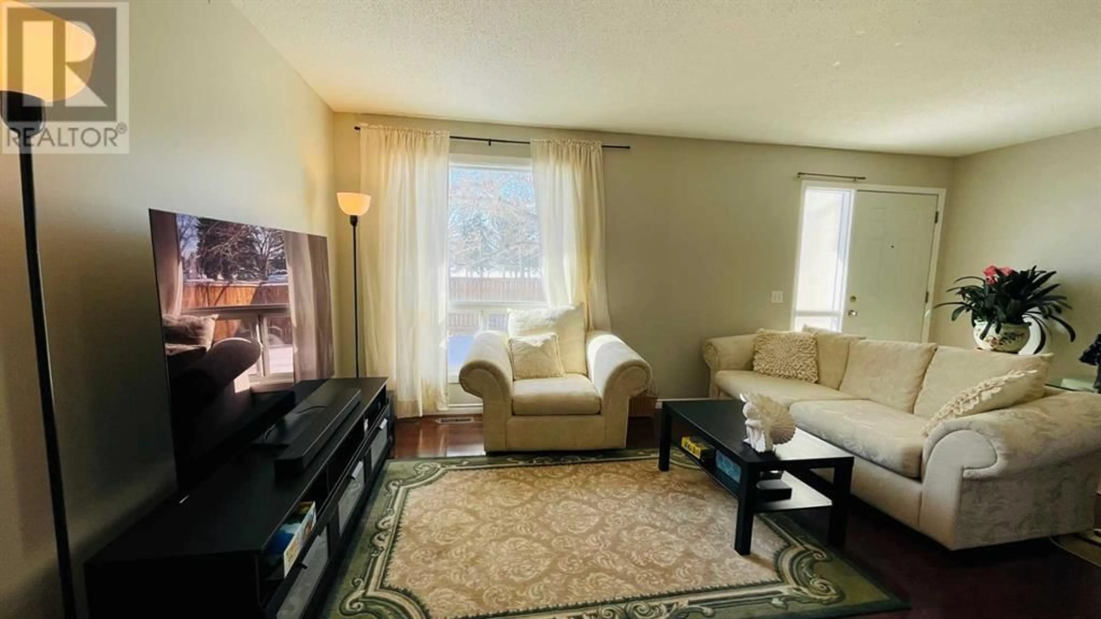 Living room for 8 5425 Pensacola Crescent SE, Calgary Alberta T2A2G7