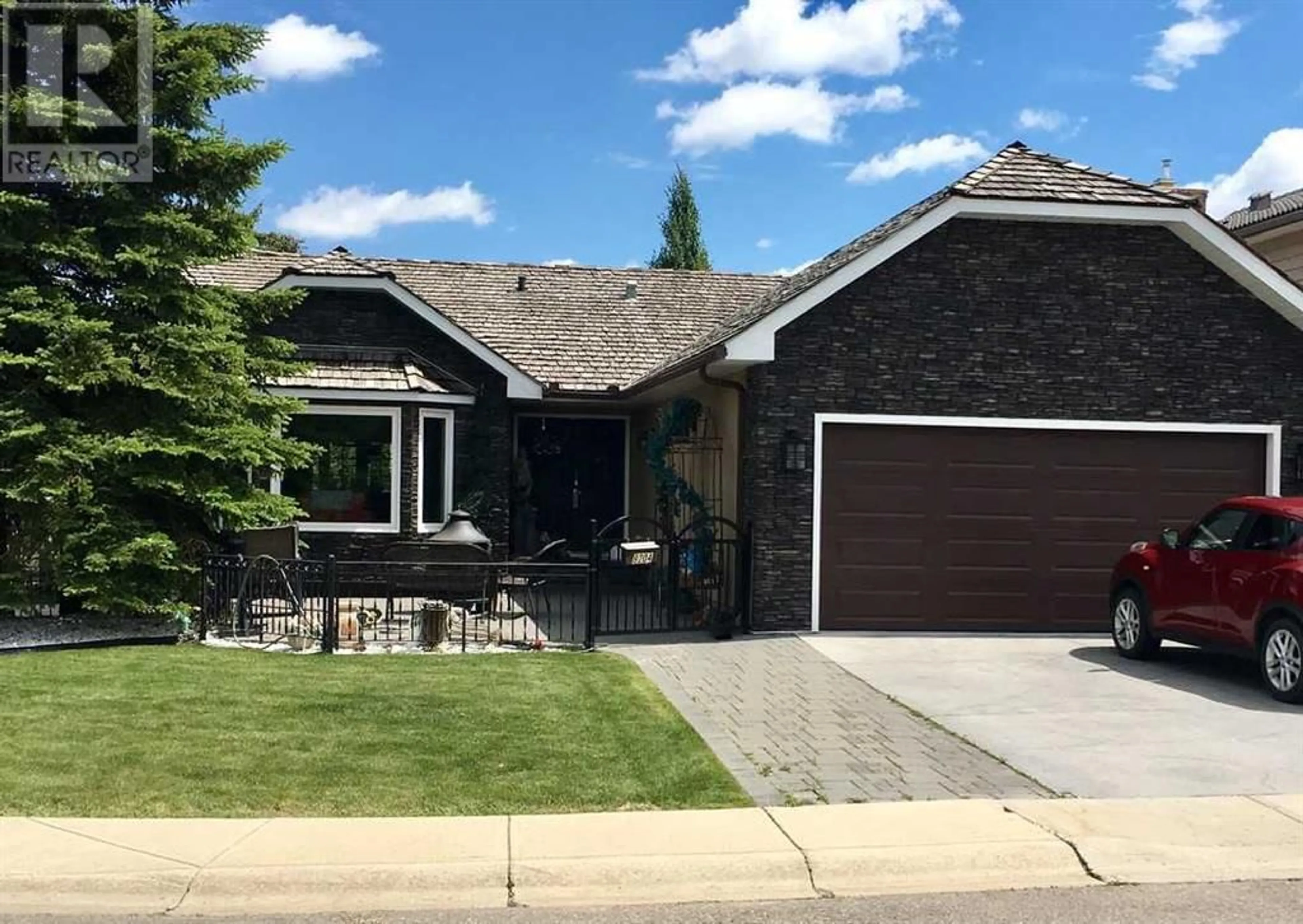 Frontside or backside of a home for 9204 Oakmount Drive SW, Calgary Alberta T2V4X9