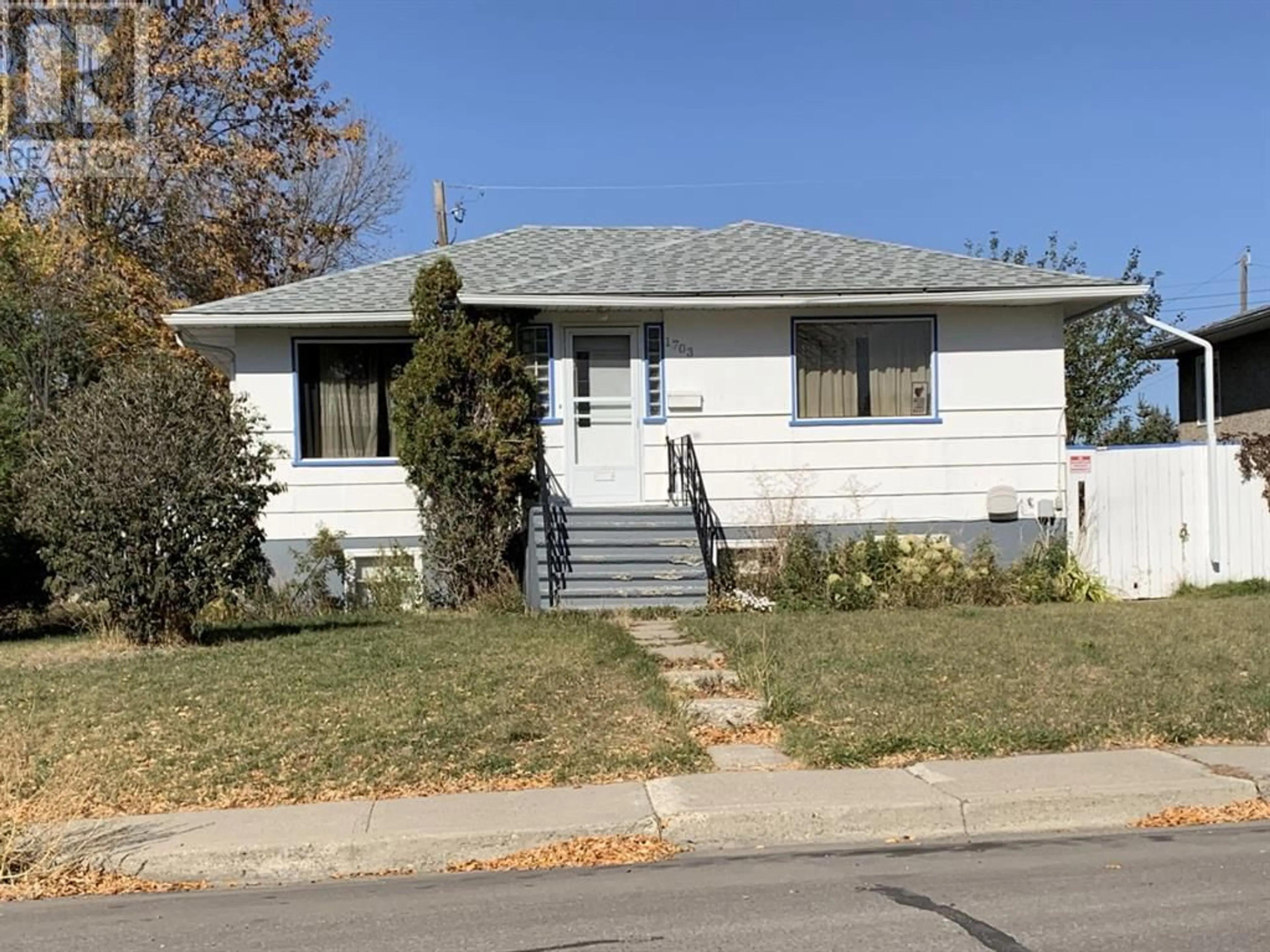 Frontside or backside of a home for 1703 2B Avenue N, Lethbridge Alberta T1H0G8