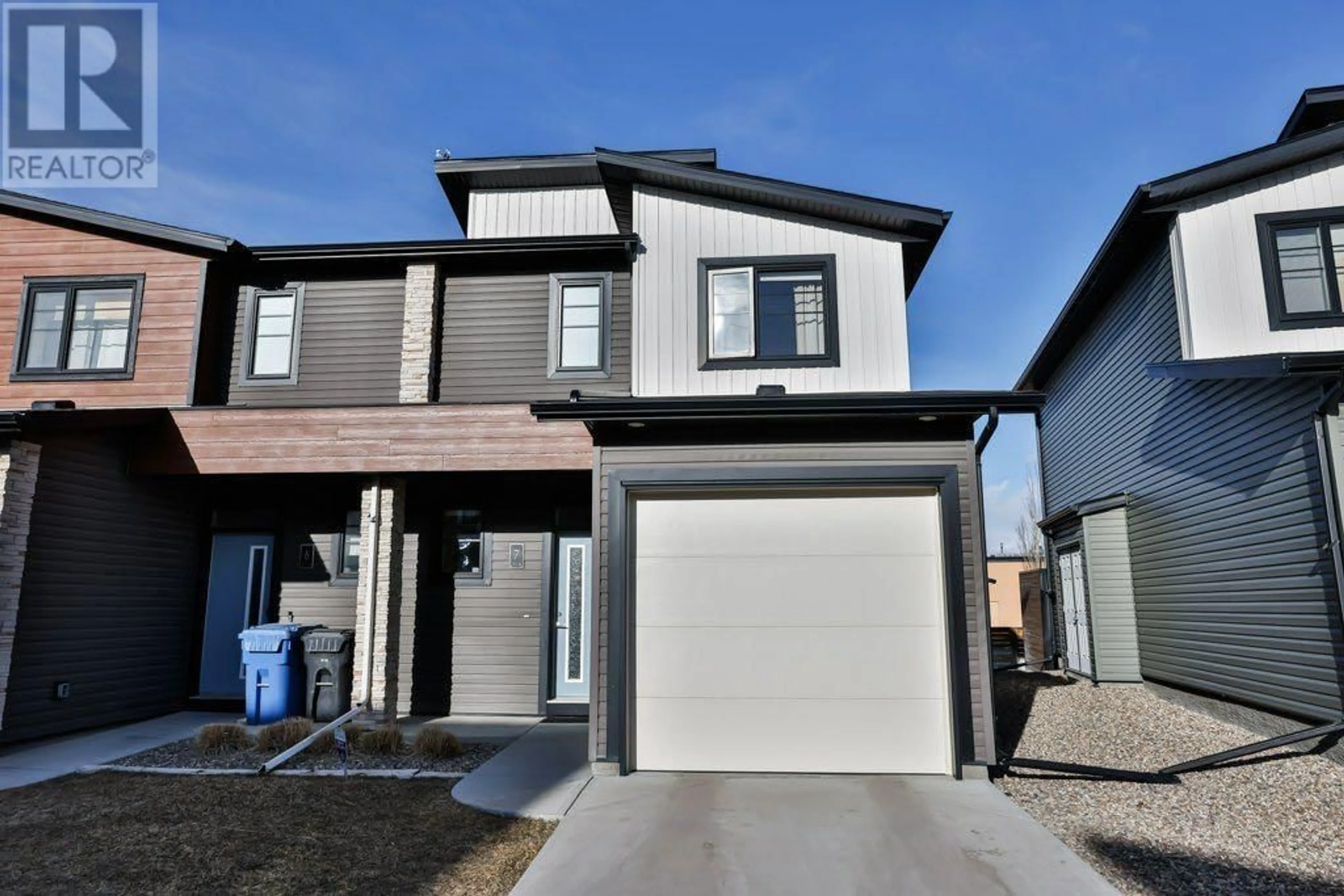 Frontside or backside of a home for 7 414 Highlands Boulevard W, Lethbridge Alberta T1J5K5
