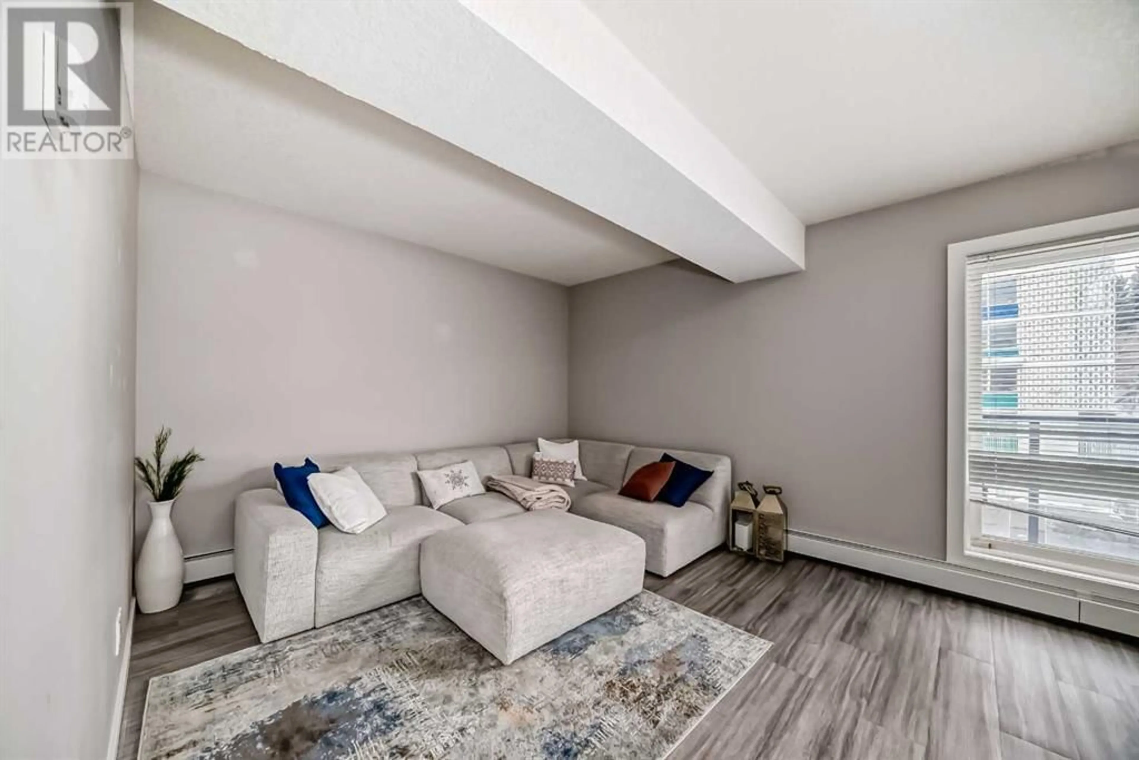 Living room for 305 1820 9 Street SW, Calgary Alberta T2T3C3