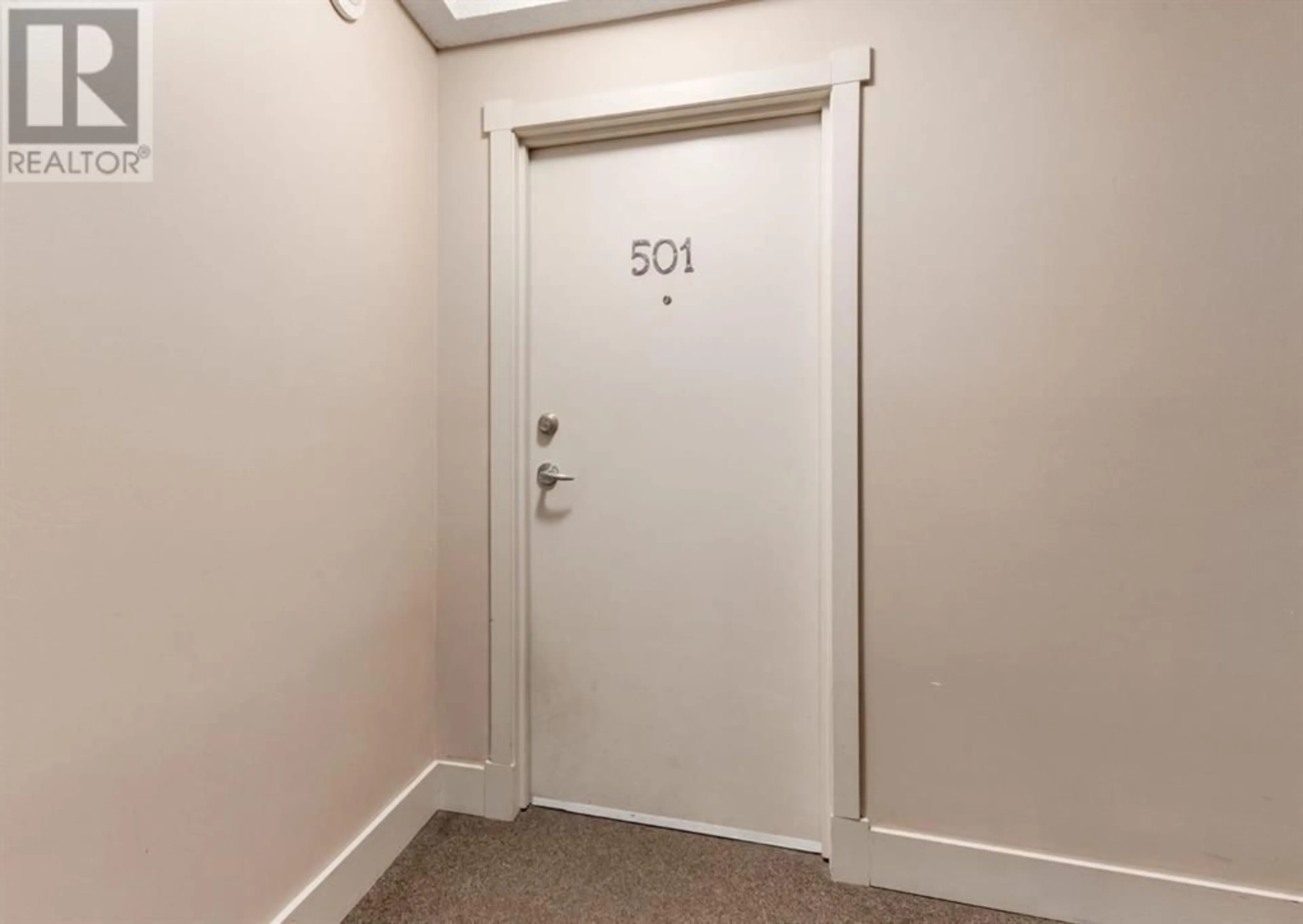 Indoor entryway for 501 505 19 Avenue SW, Calgary Alberta T2S0E4