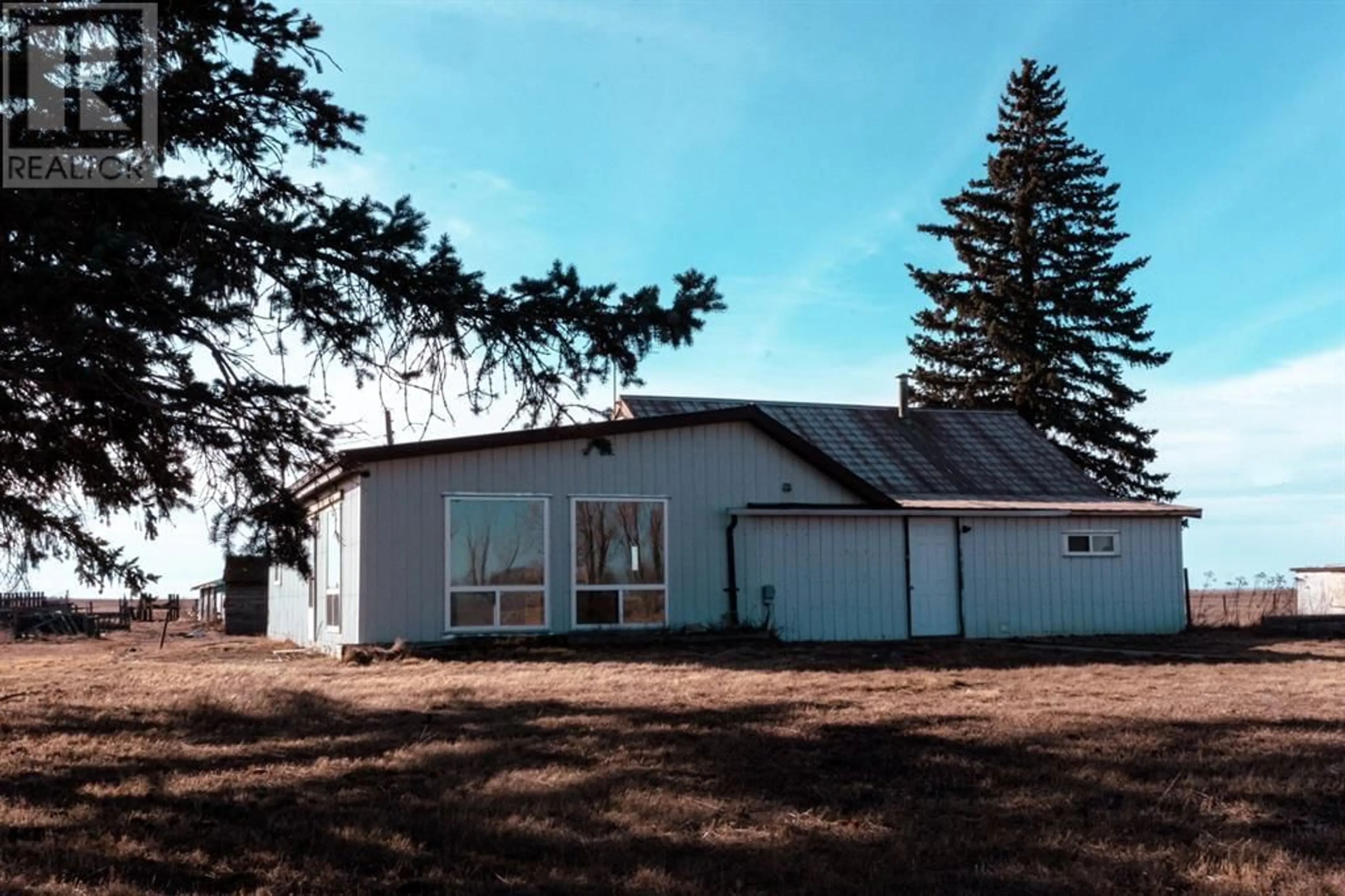 A pic from exterior of the house or condo for 204062 Range Road 175, Rural Newell, County of Alberta T0J0B0