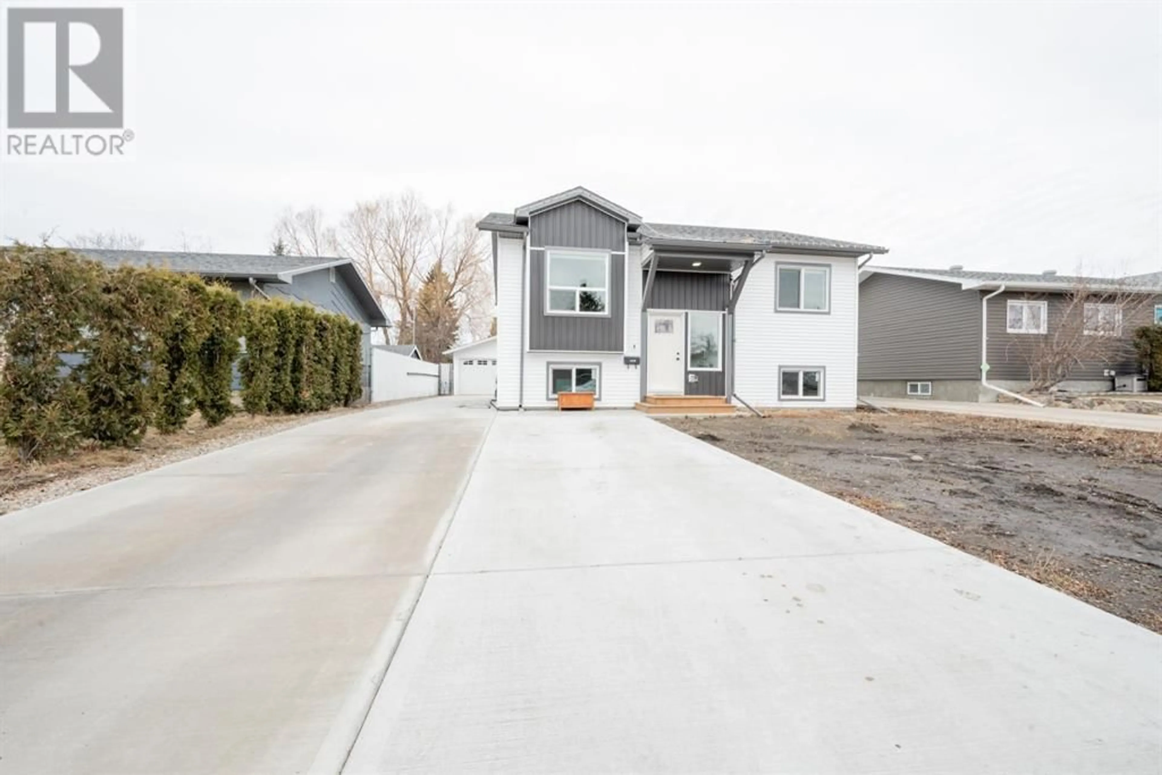 Frontside or backside of a home for 9638 112 Avenue, Grande Prairie Alberta T8V3B8