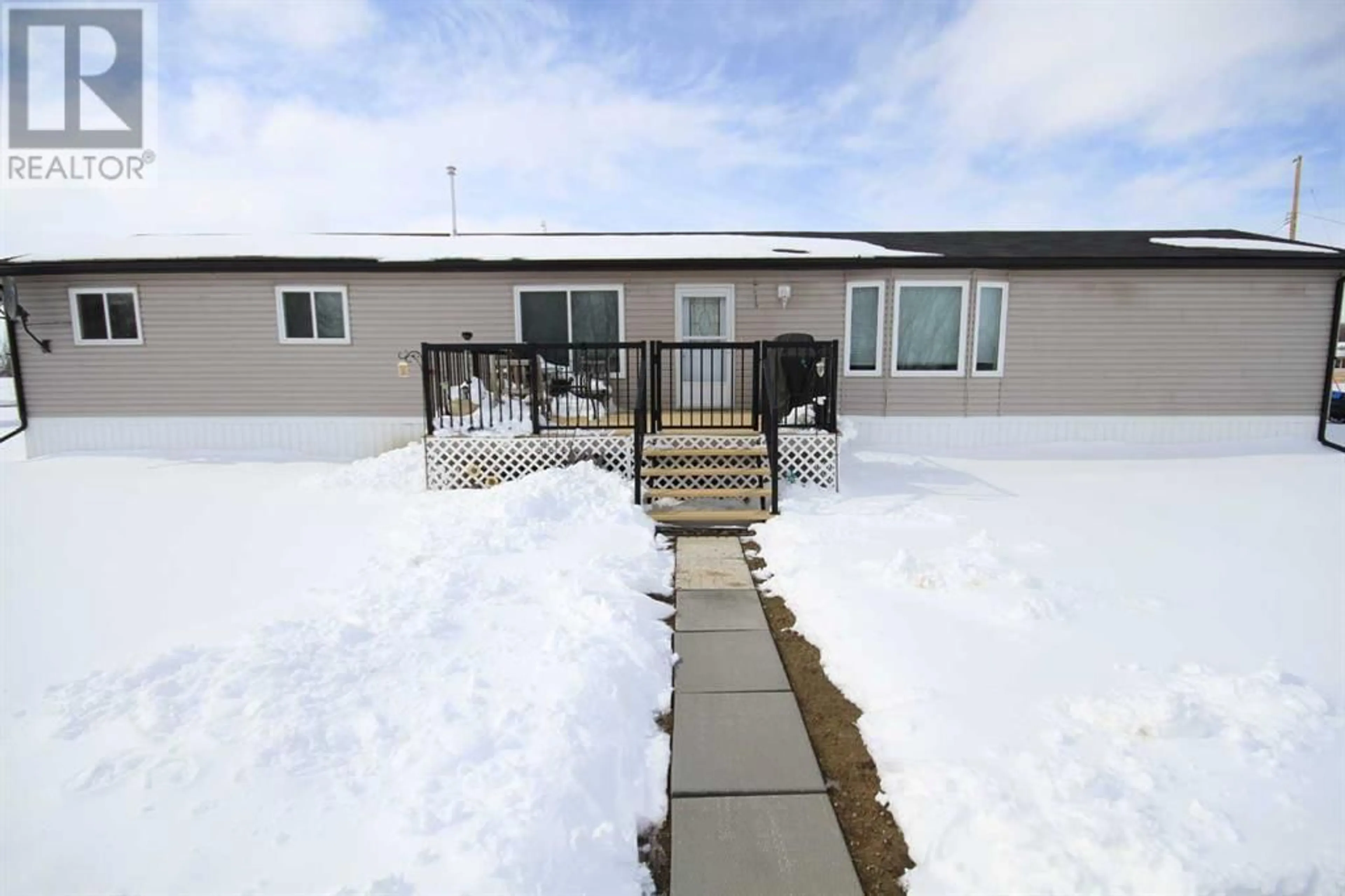 A pic from exterior of the house or condo for 327 3 Street, Hays Alberta T0K1B0