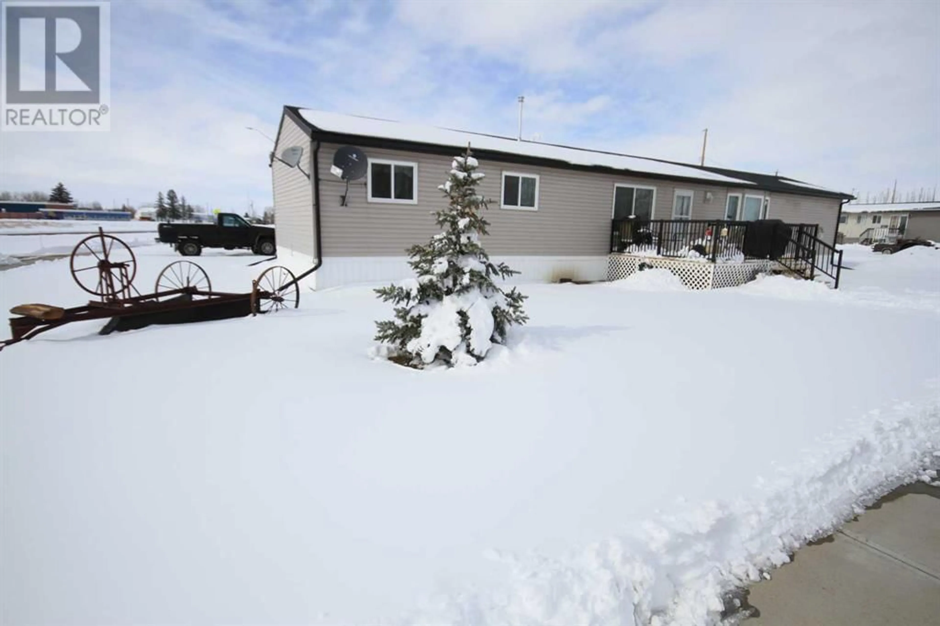 A pic from exterior of the house or condo for 327 3 Street, Hays Alberta T0K1B0