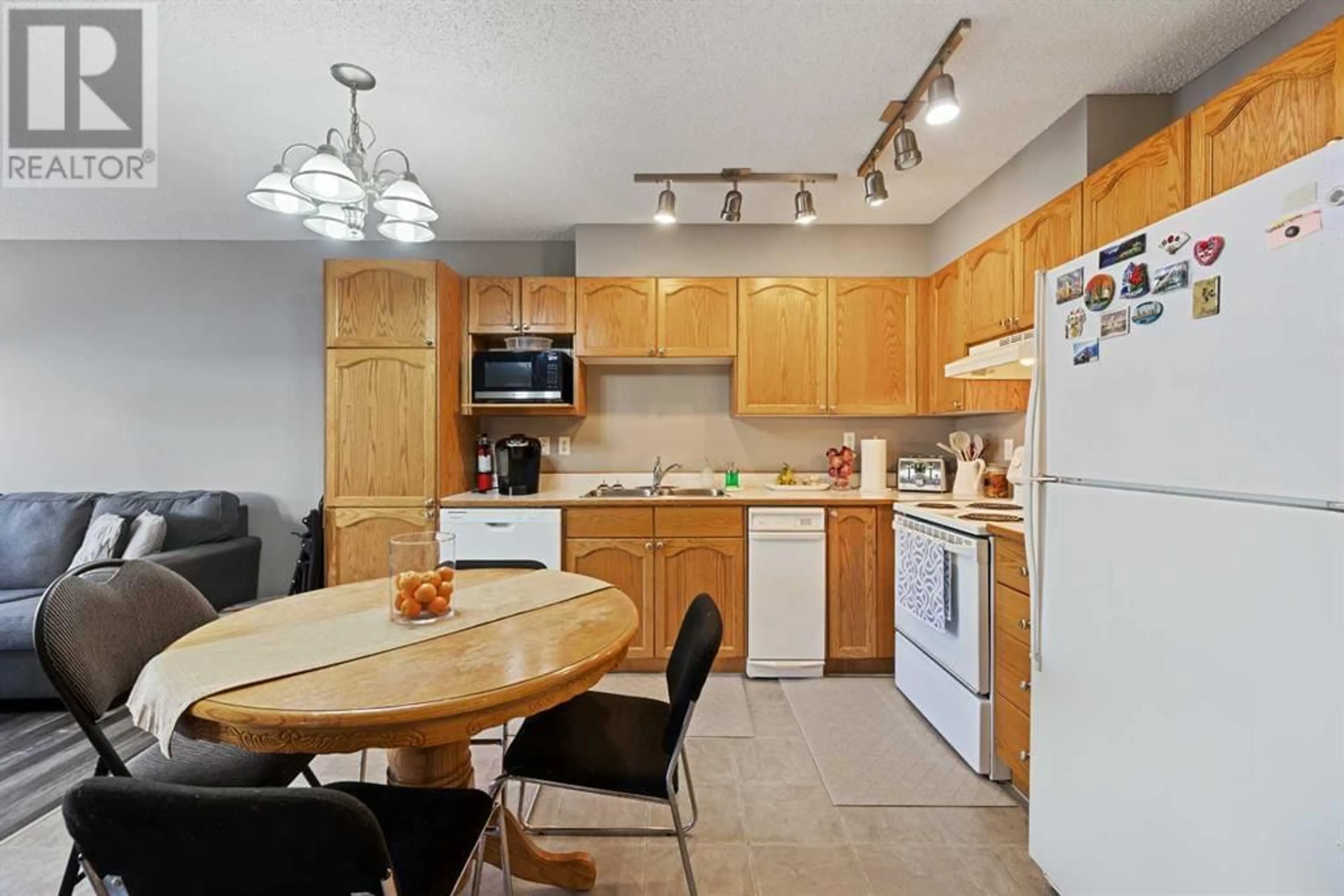 Standard kitchen for 212 11 Somervale View SW, Calgary Alberta T2y4A9