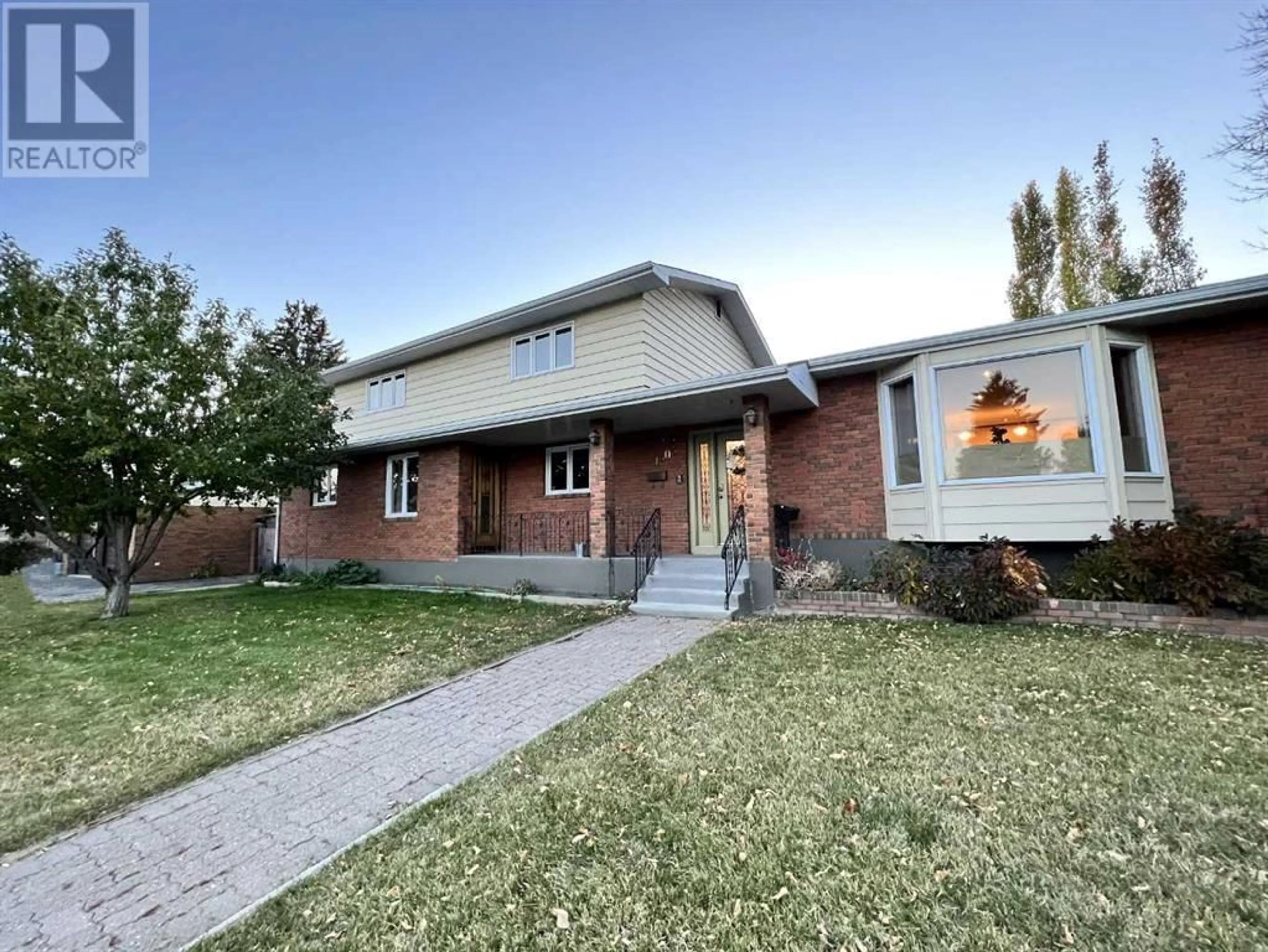 Frontside or backside of a home for 1305 5 Street NE, Calgary Alberta T2W7W2