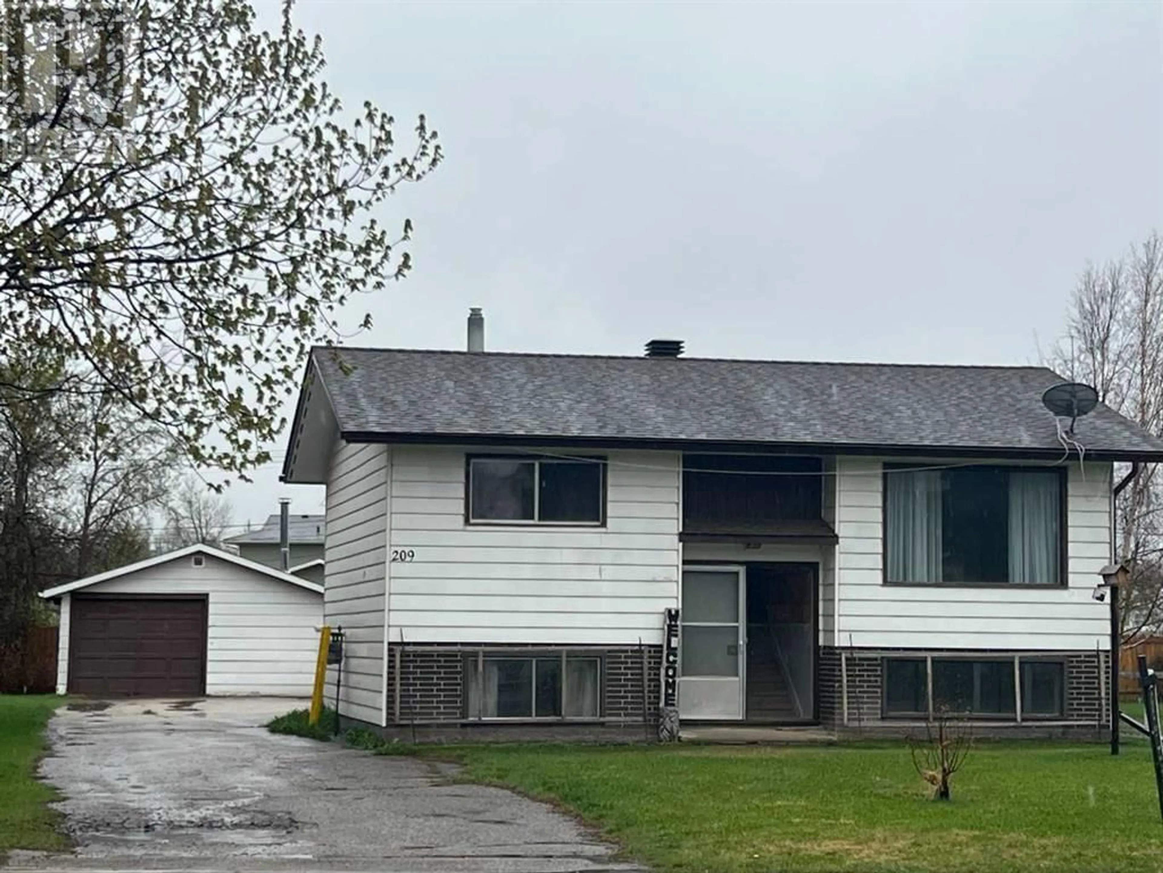 Frontside or backside of a home for 209 2 Avenue NE, Slave Lake Alberta T0G2A2