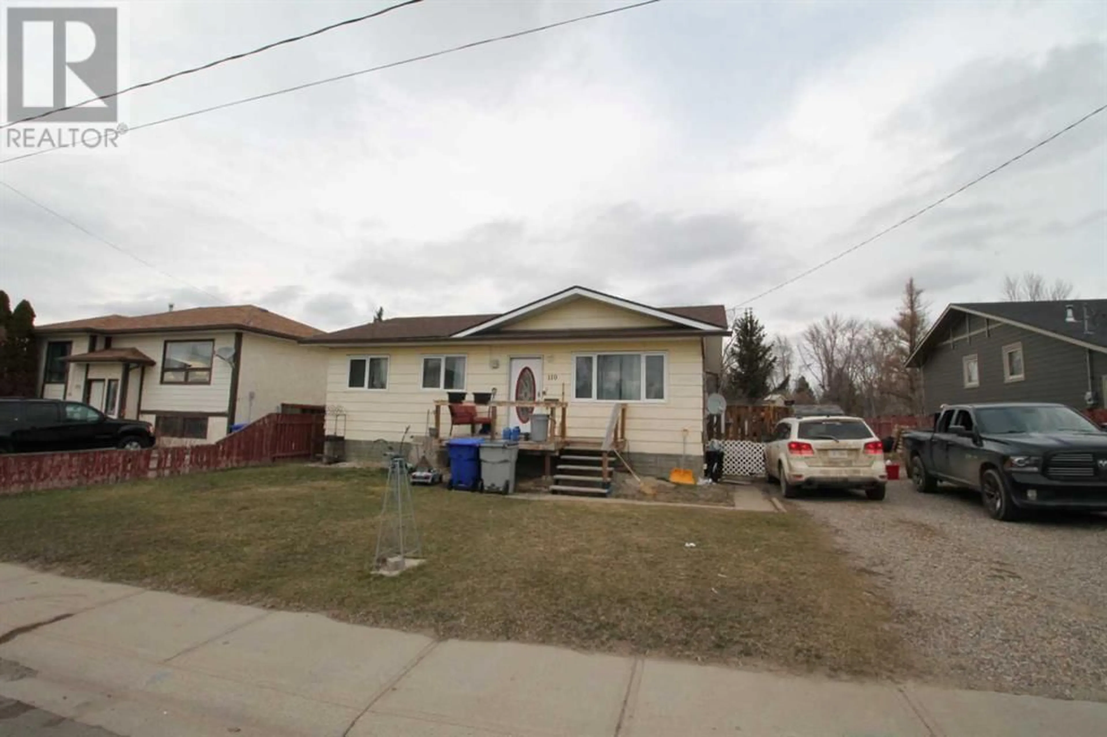 Frontside or backside of a home for 110 4 Avenue E, Barnwell Alberta T0K2B0