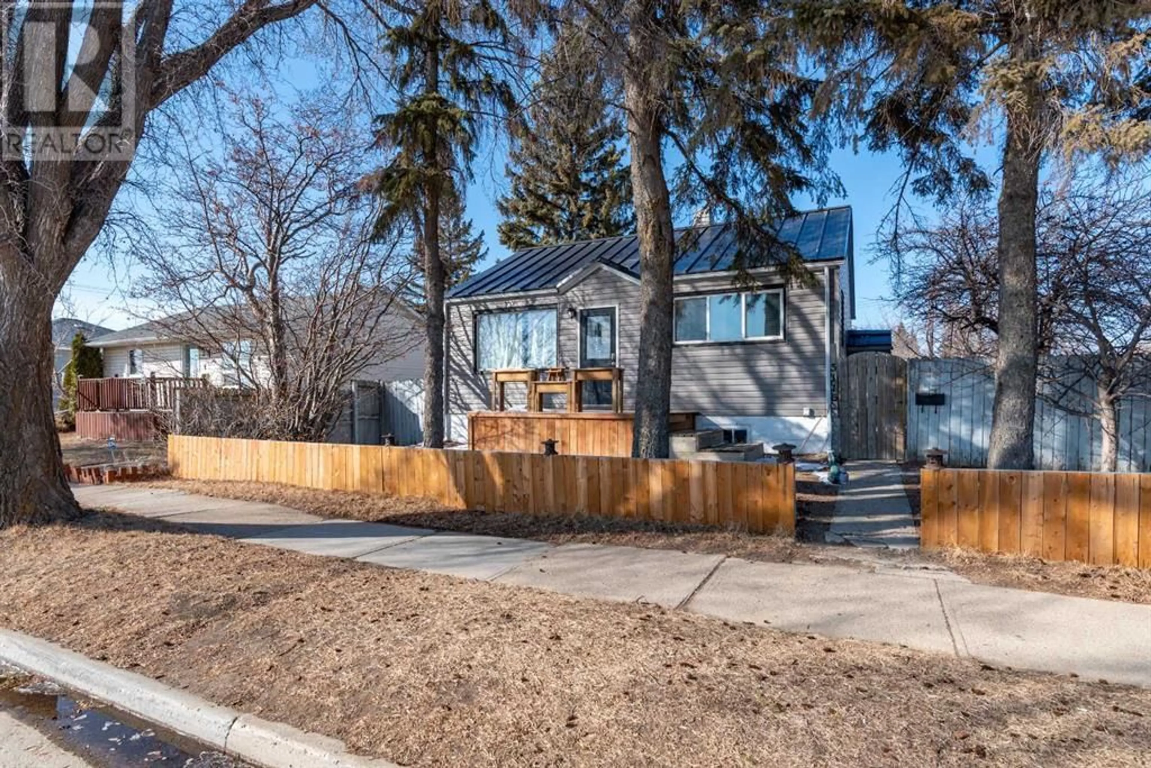 Frontside or backside of a home for 5116 54 Street, Lloydminster Alberta T9V0S1