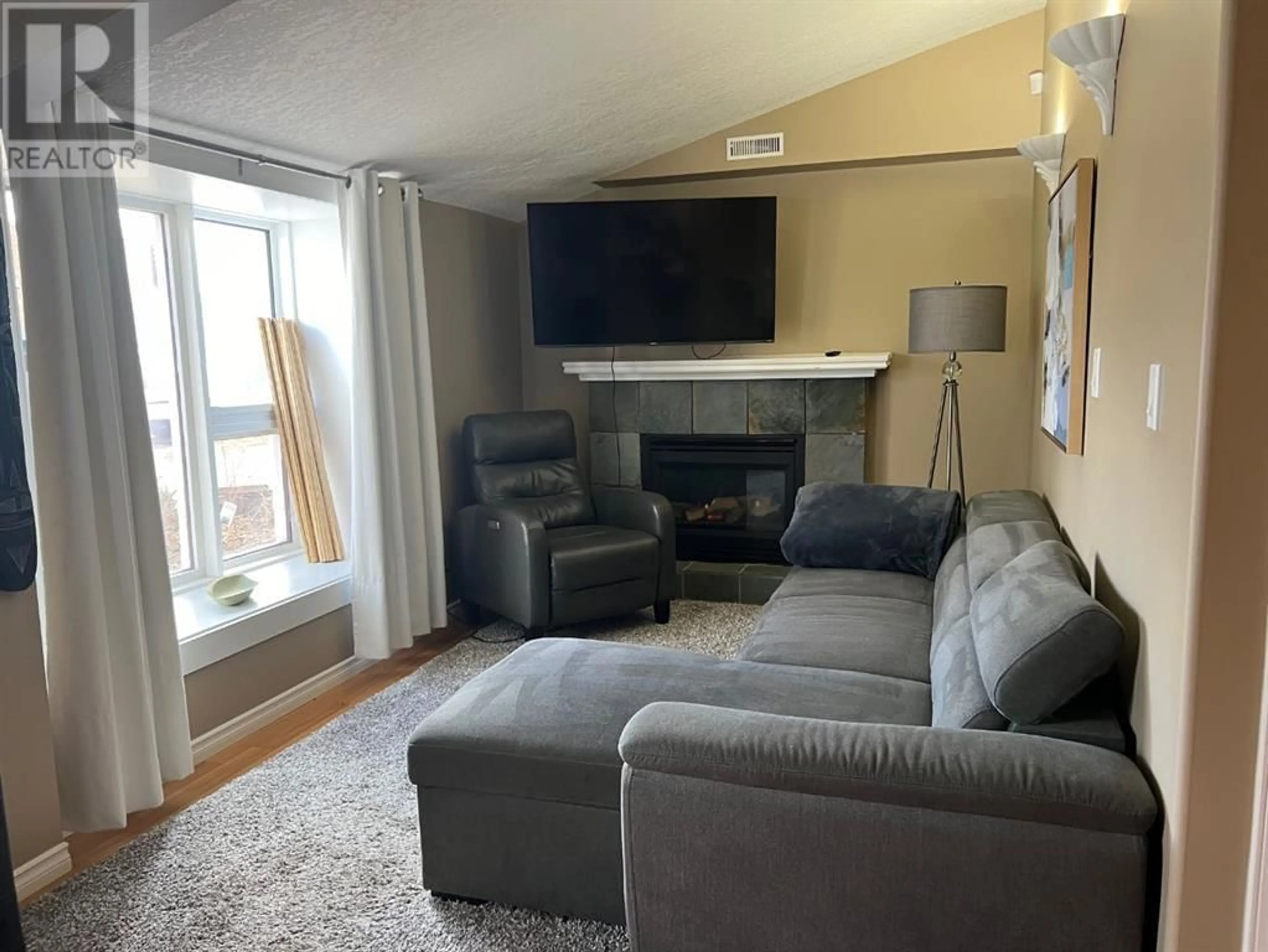 Living room for Unit 4 360 4 Street W, Drumheller Alberta T0J0Y3