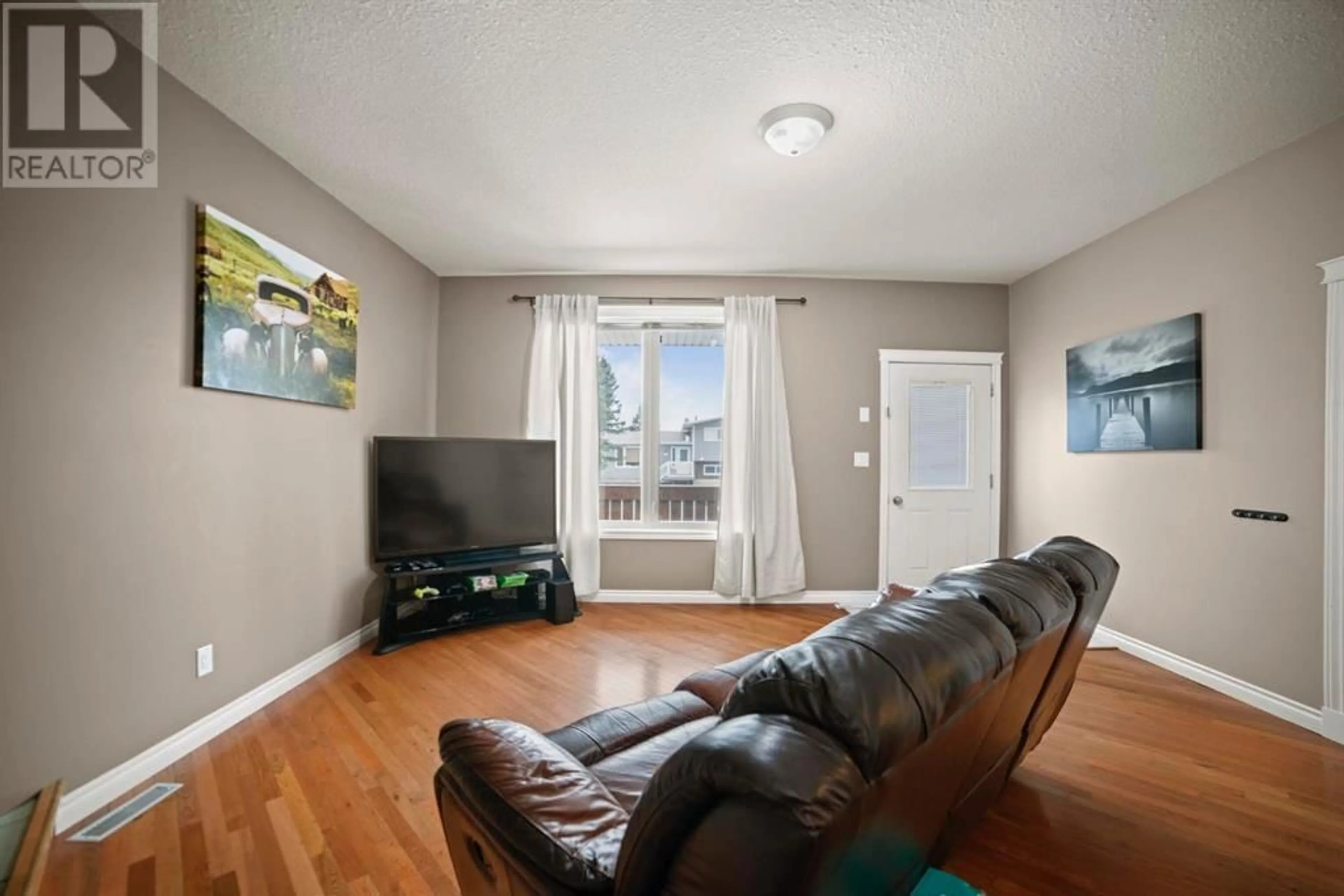 Living room for 312 Macrae Street, Bawlf Alberta T0B0J0